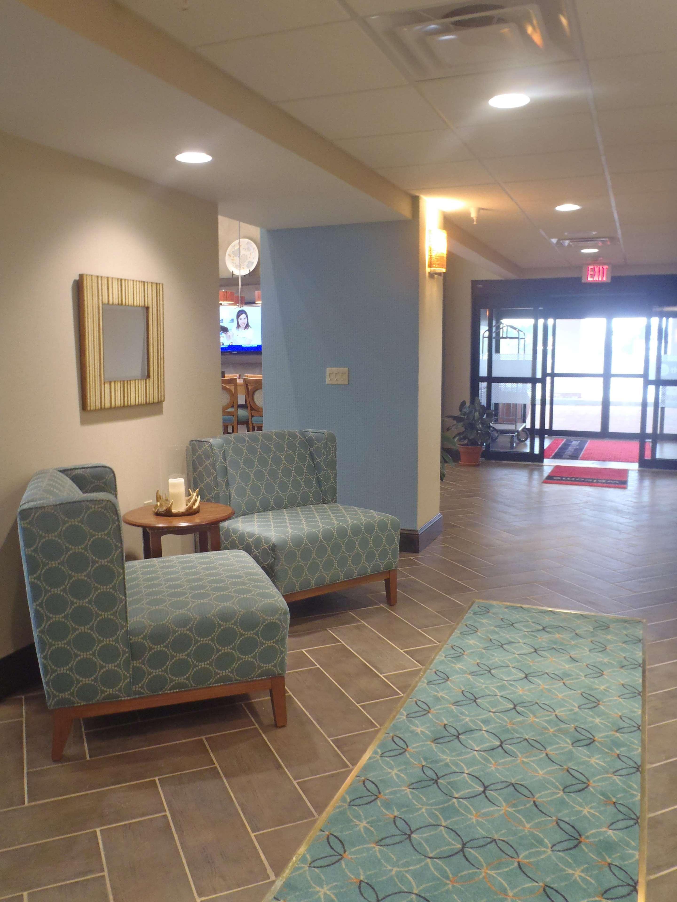 Vista Lobby Hampton Inn & Suites Wiggins