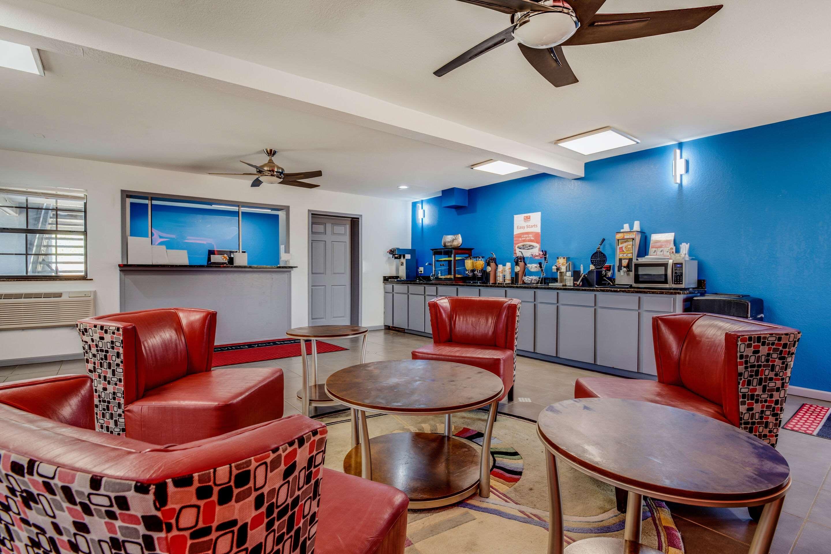 Restaurant Econo Lodge Inn & Suites