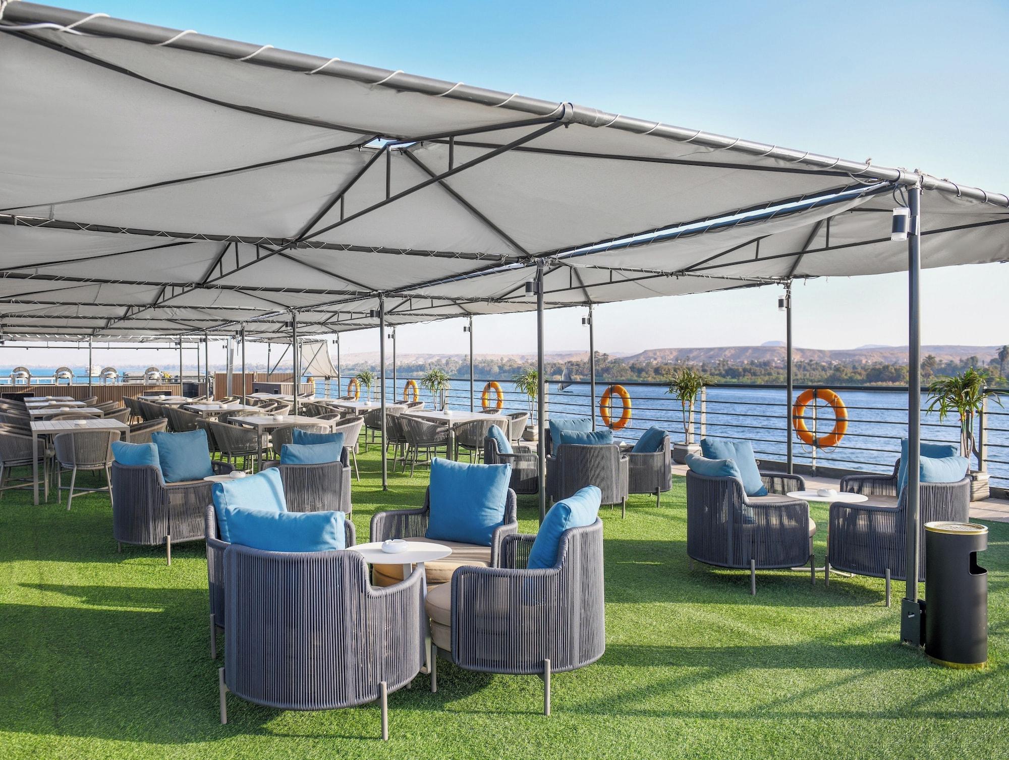 Bar/Salón Historia The Boutique Hotel Nile Cruise - Every Monday from Luxor for 04 & 07 Nights - Every Friday From Aswan for 03 & 07 Nights