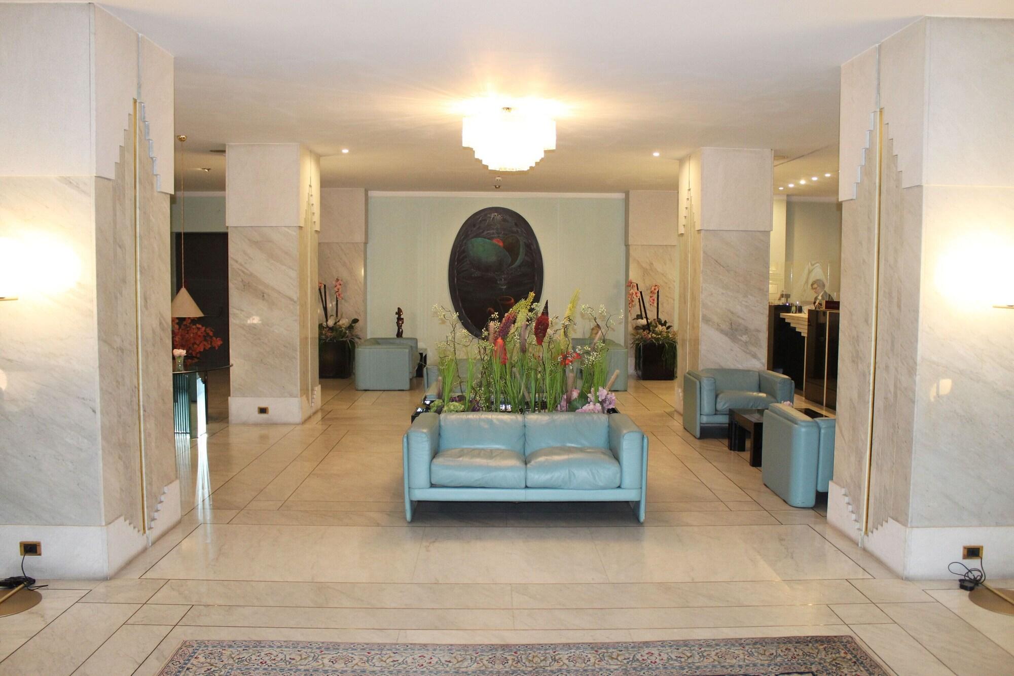 Vista Lobby Hotel De La Ville Avellino