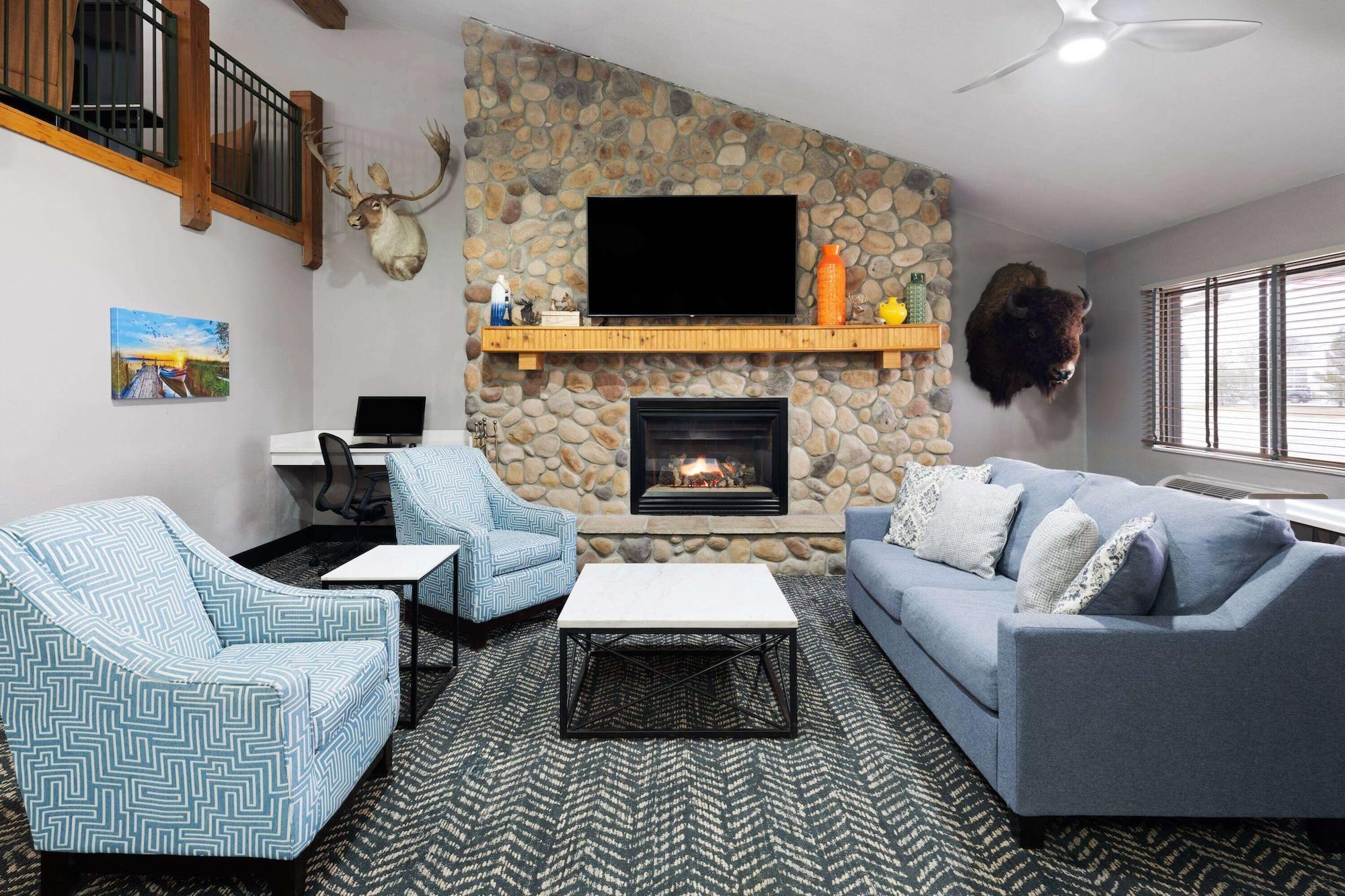 Vista Lobby AmericInn by Wyndham Stuart