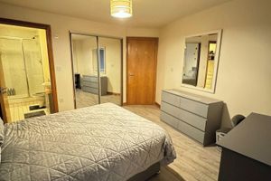 Alquiler Vacacional - Spacious 2-bed Flat Next to Piccadilly Station