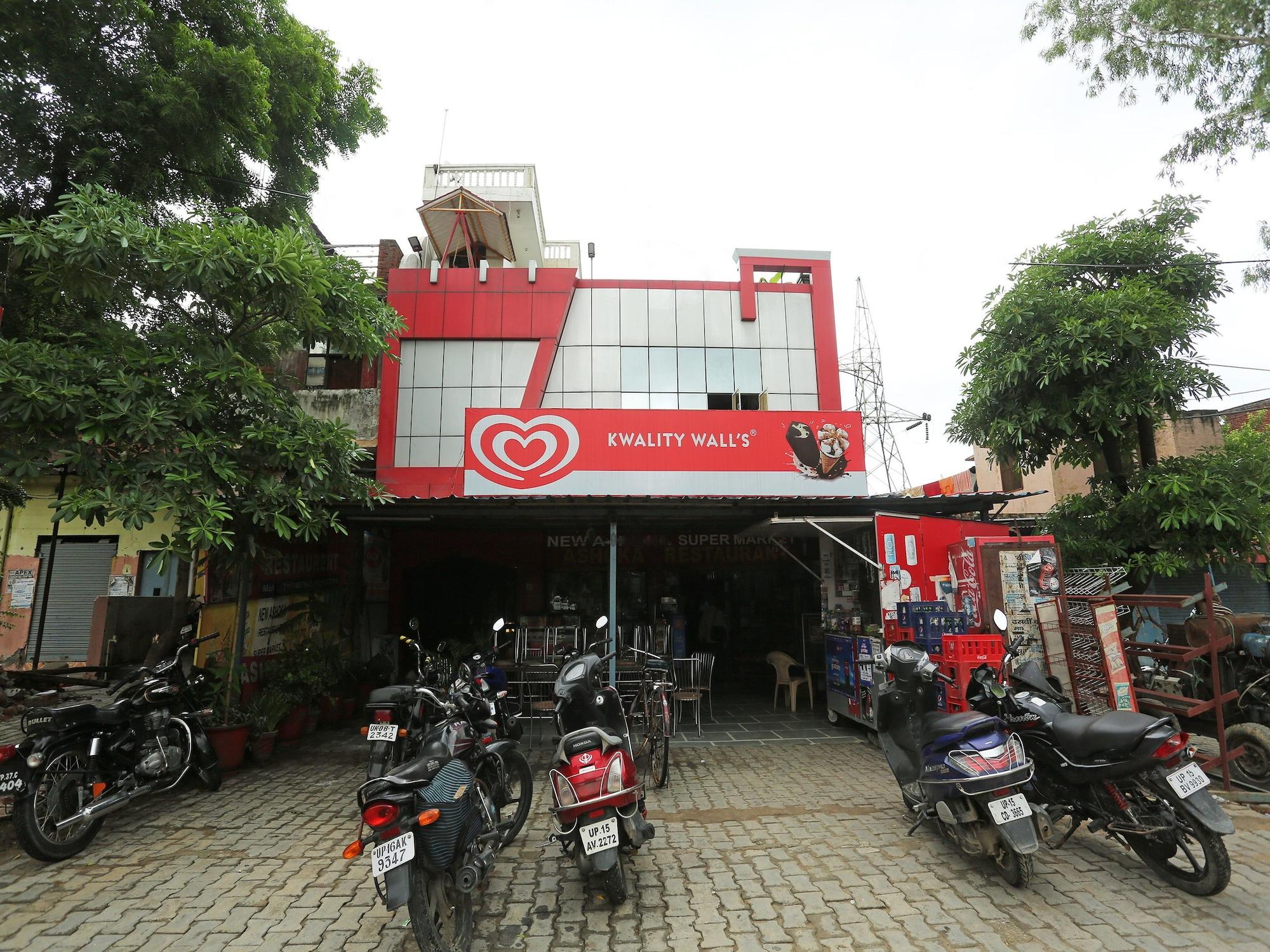 Vista Exterior OYO 16116 Ashoka