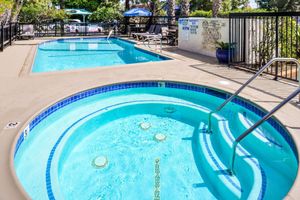 Alojamiento - Best Western Courtesy Inn Hotel - Anaheim Resort at the Park