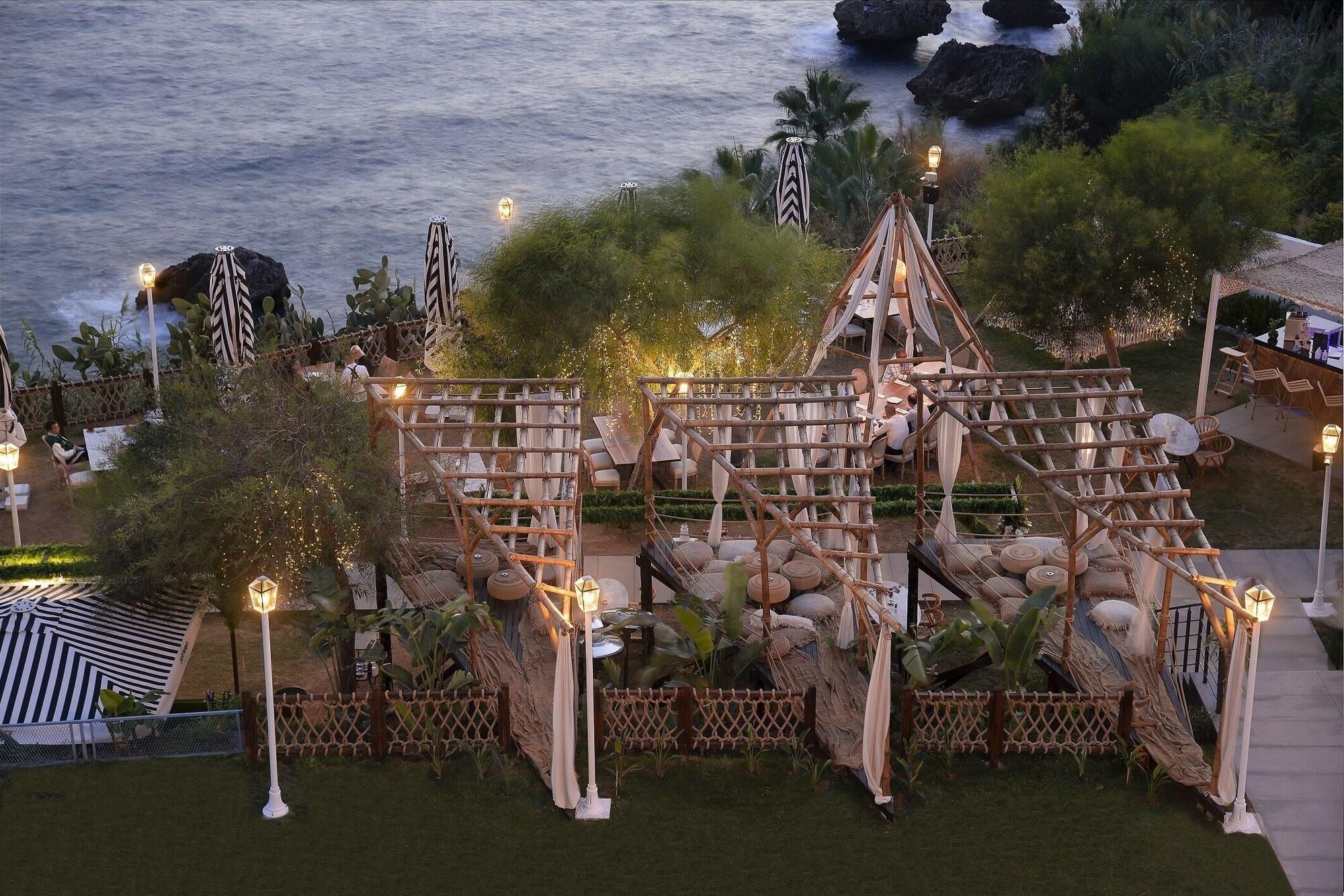 Restaurant Lucky Monkey Hotel