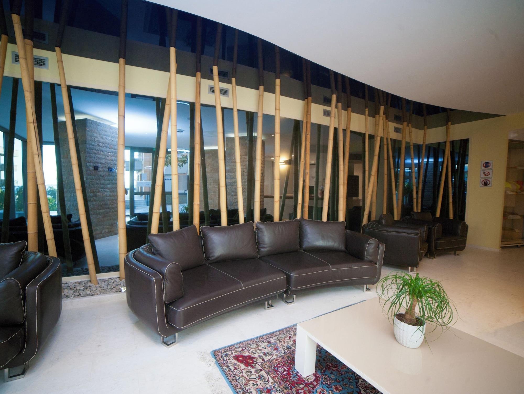 Vista Lobby Diamond Hill