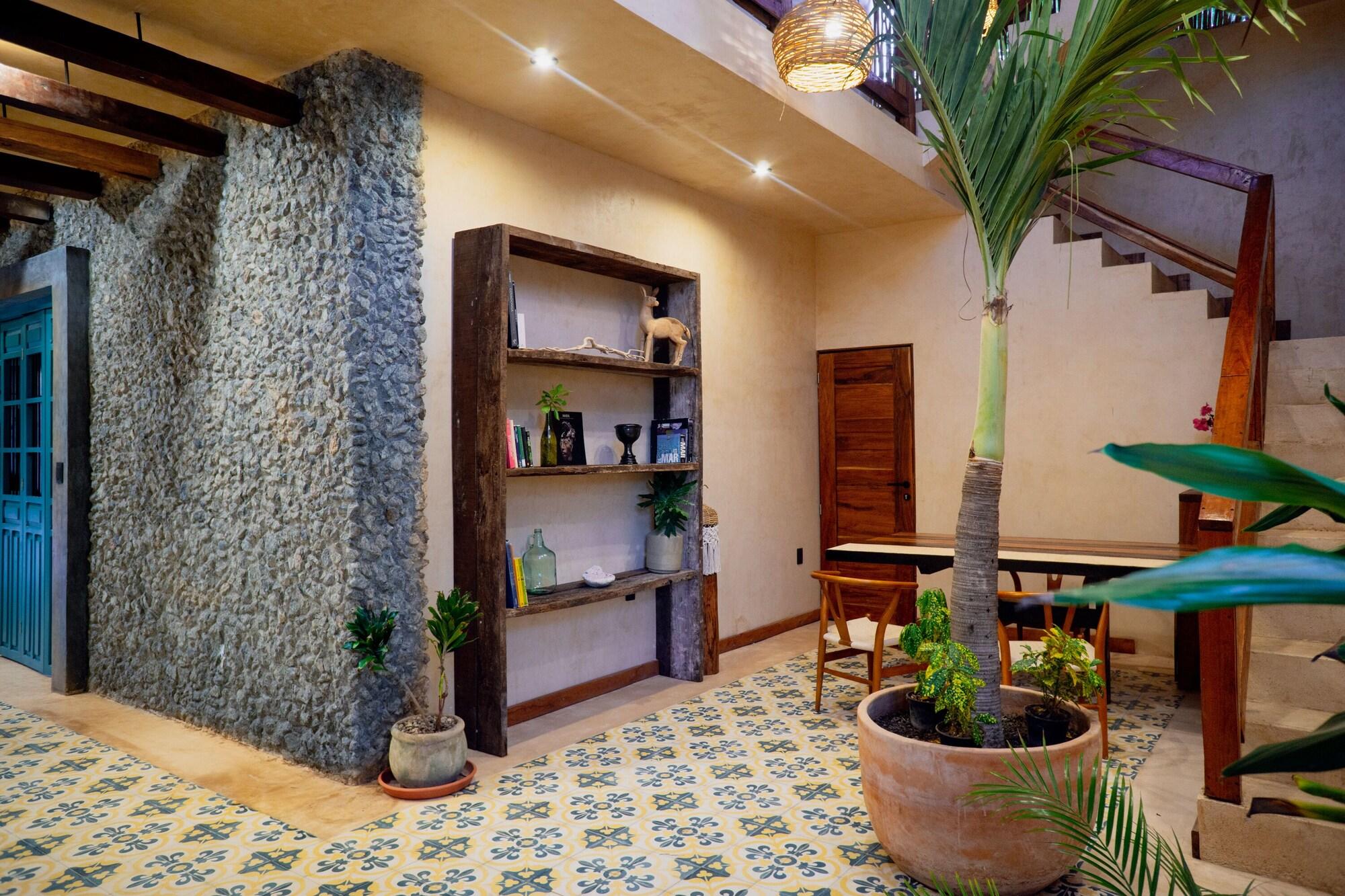 Vista Lobby Mero Mero Hotel