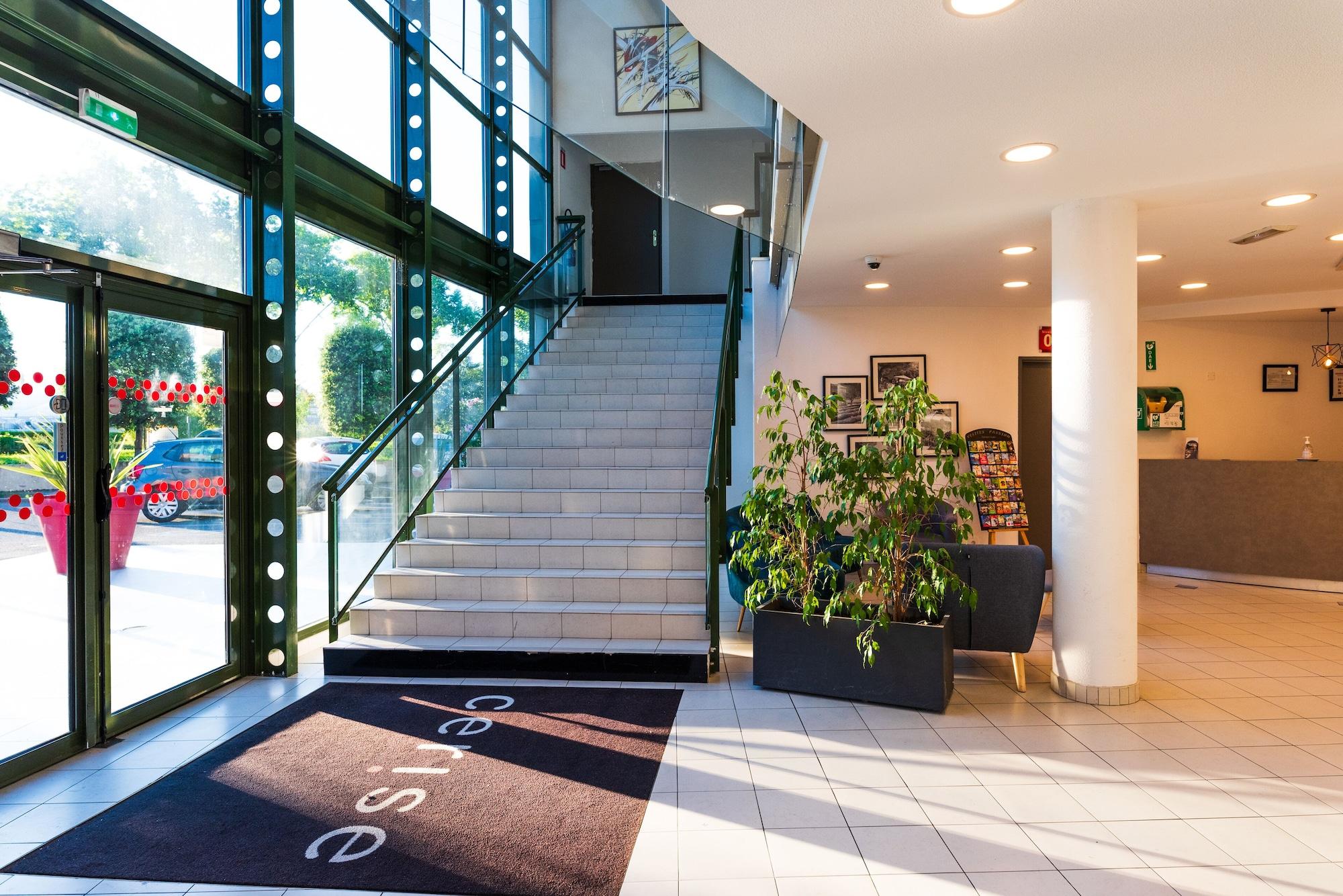 Vista Lobby Cerise Valence