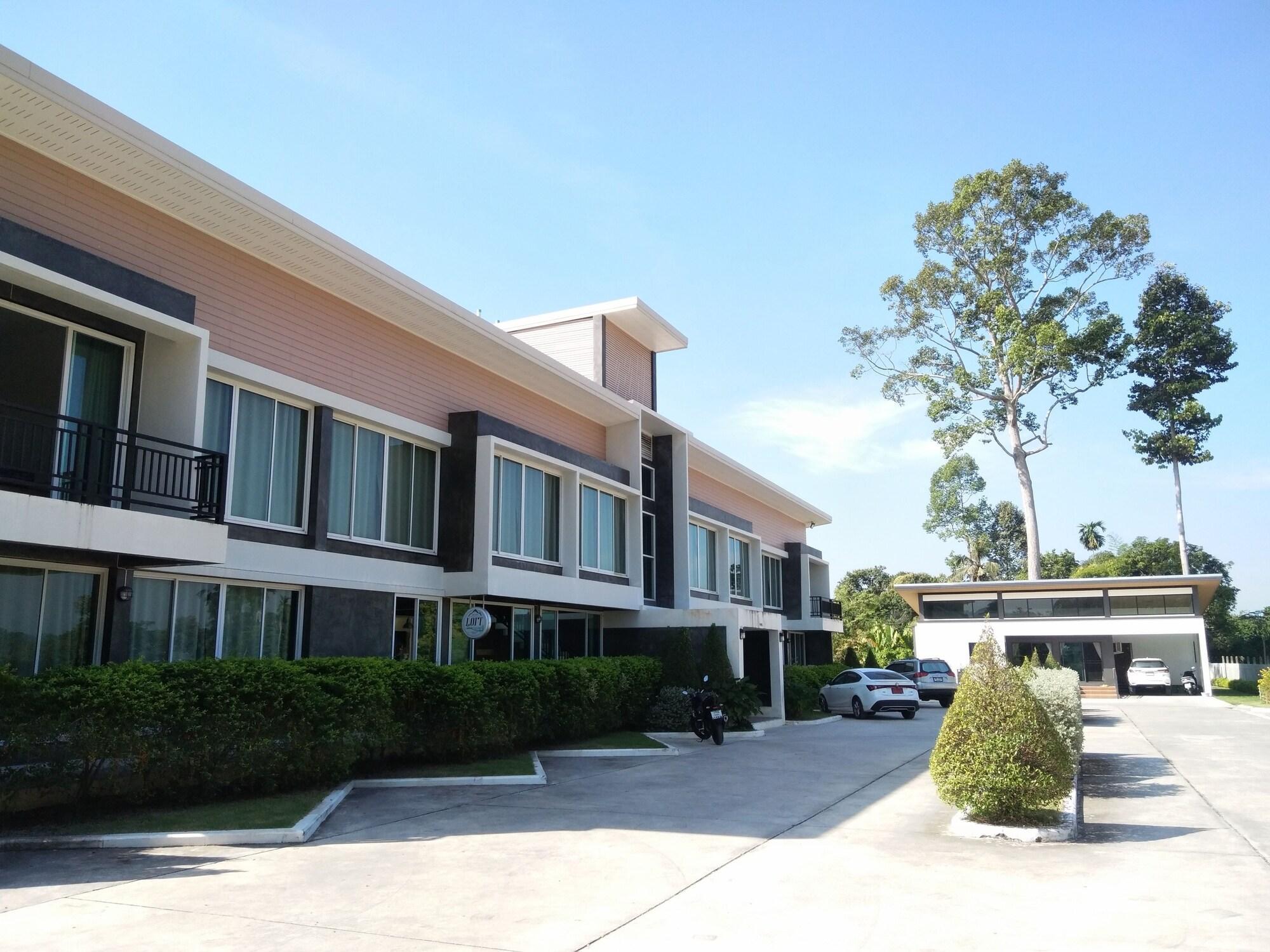 Varios Loft Village Nakhon Nayok