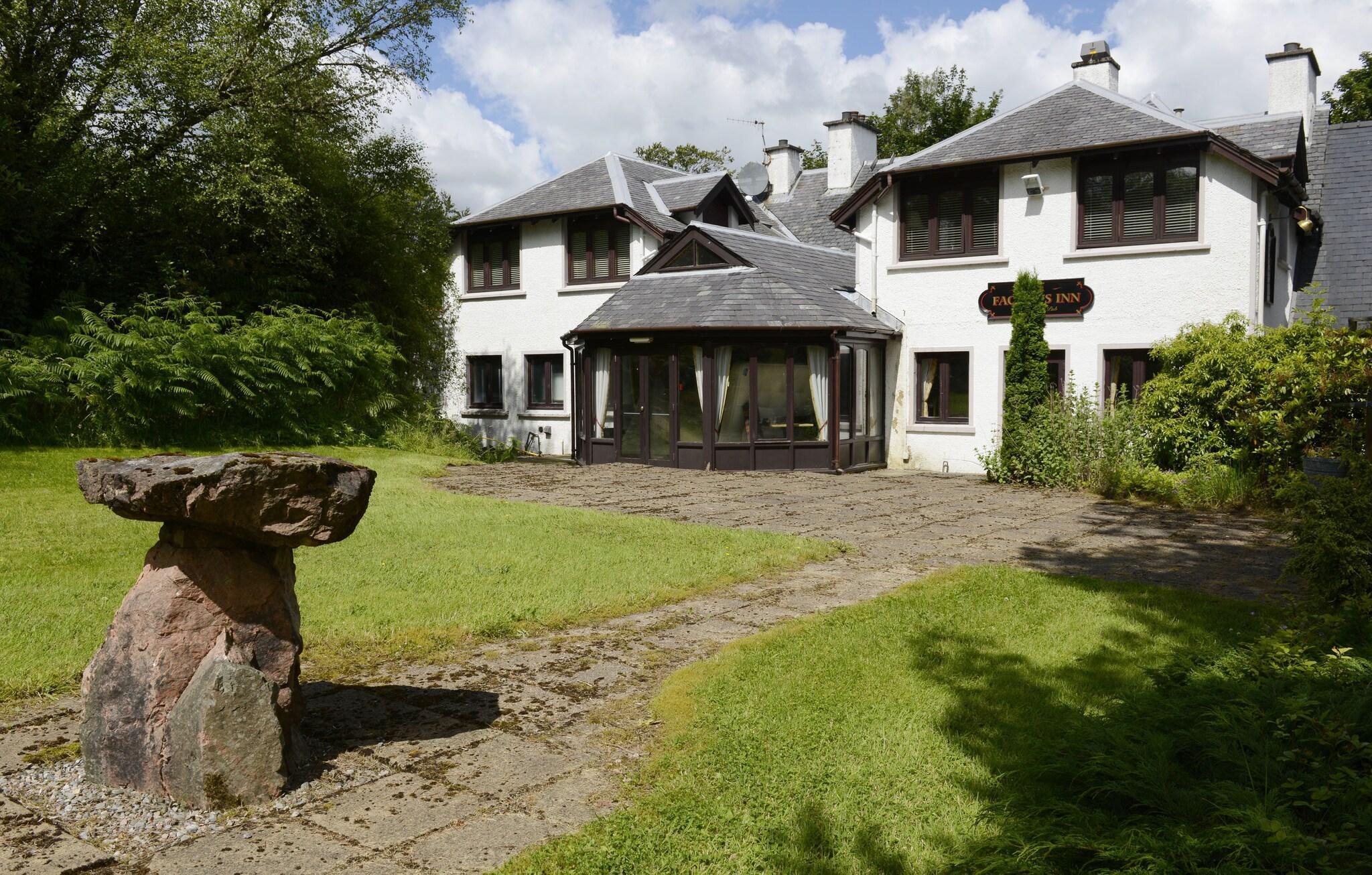 Varios Factors Inn & Cottage