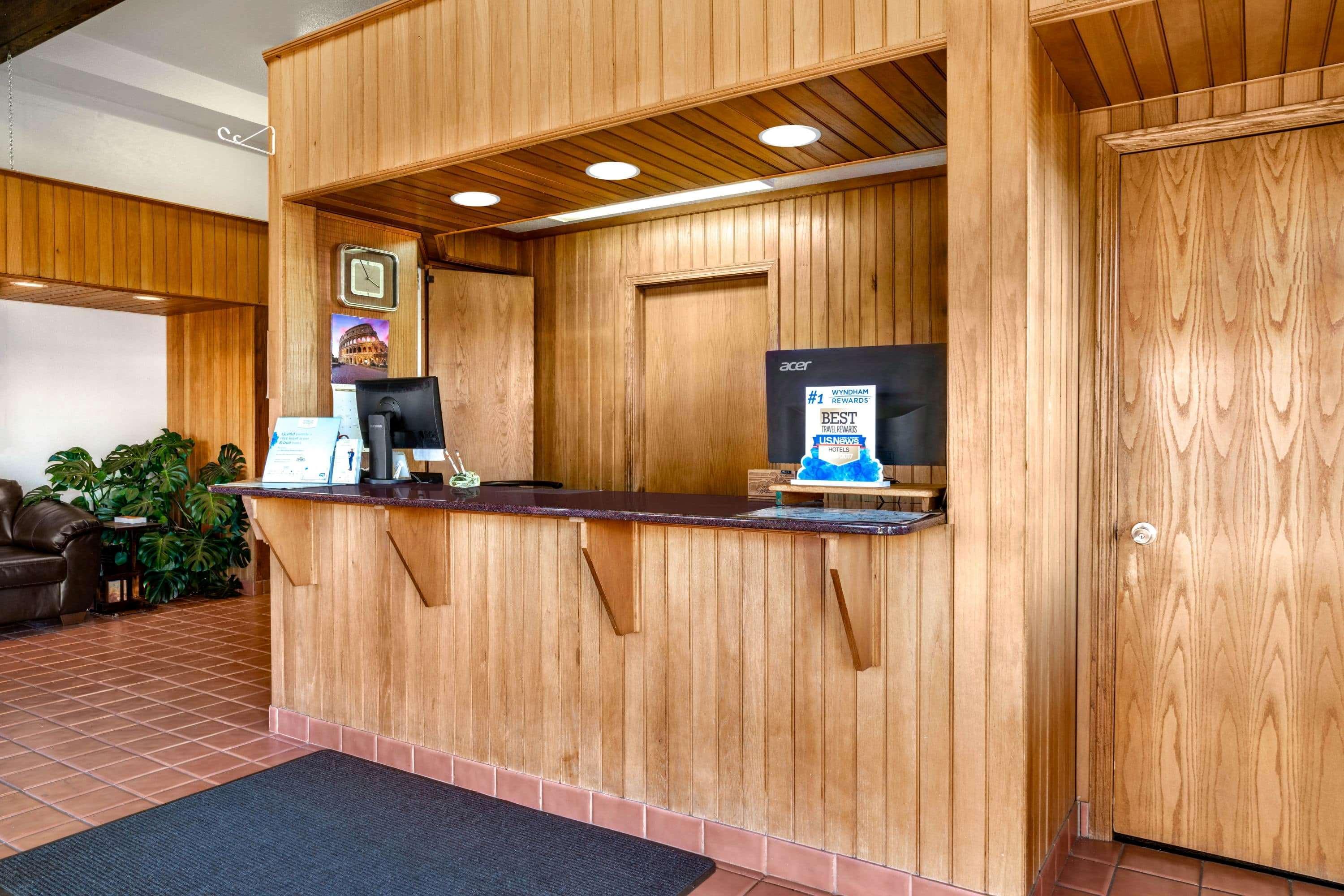 Vista Lobby Super 8 by Wyndham Cortez/Mesa Verde Area