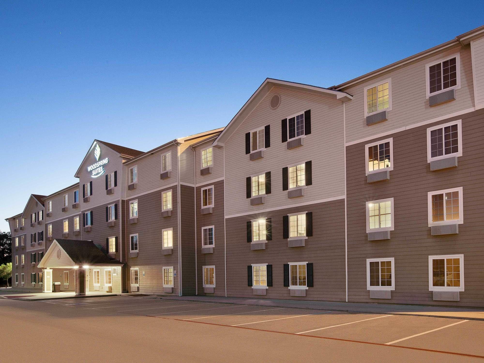 Vista Exterior WoodSpring Suites Conroe