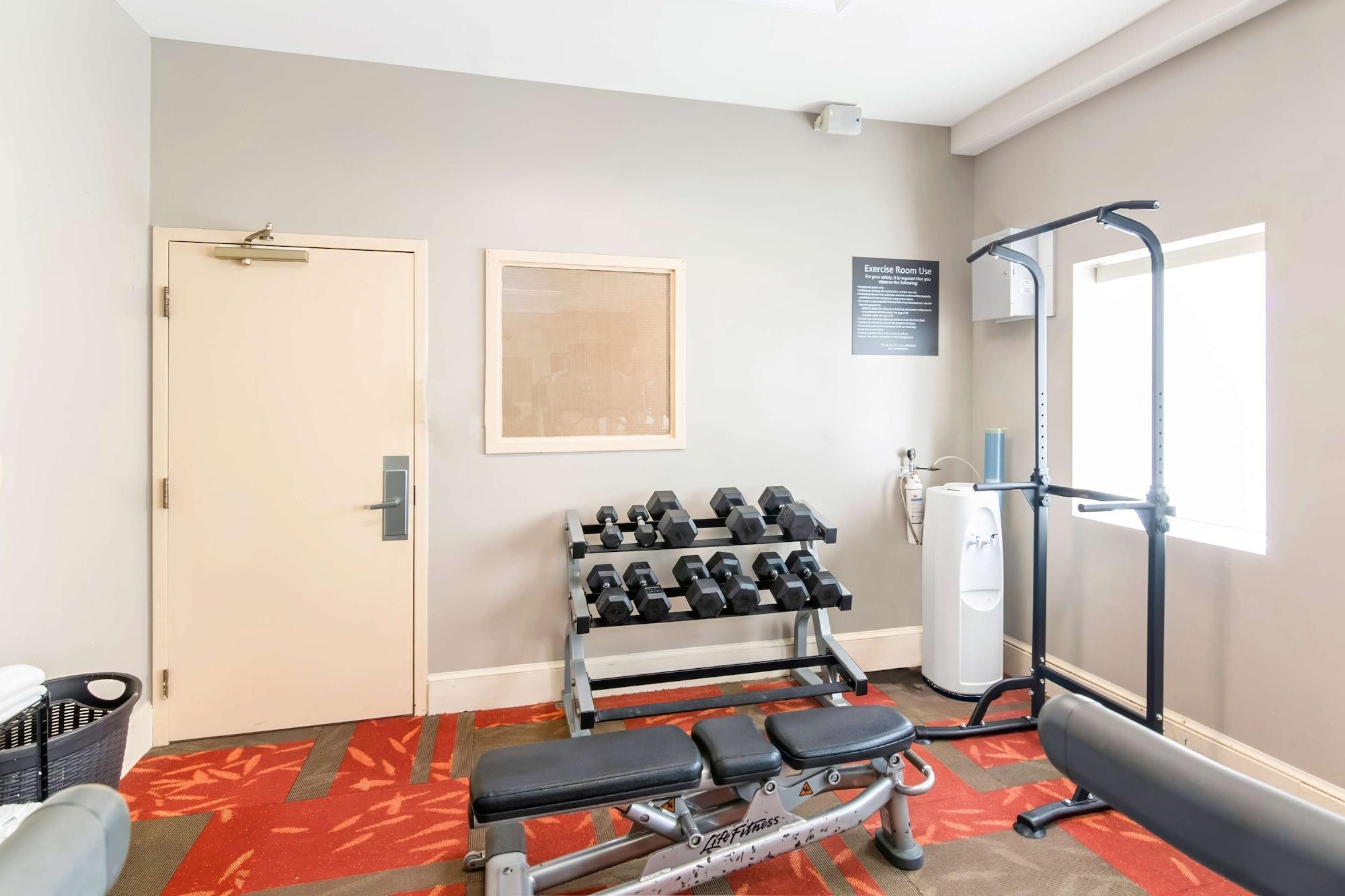 Gimnasio AVIA Residences on Research - Extended Stay