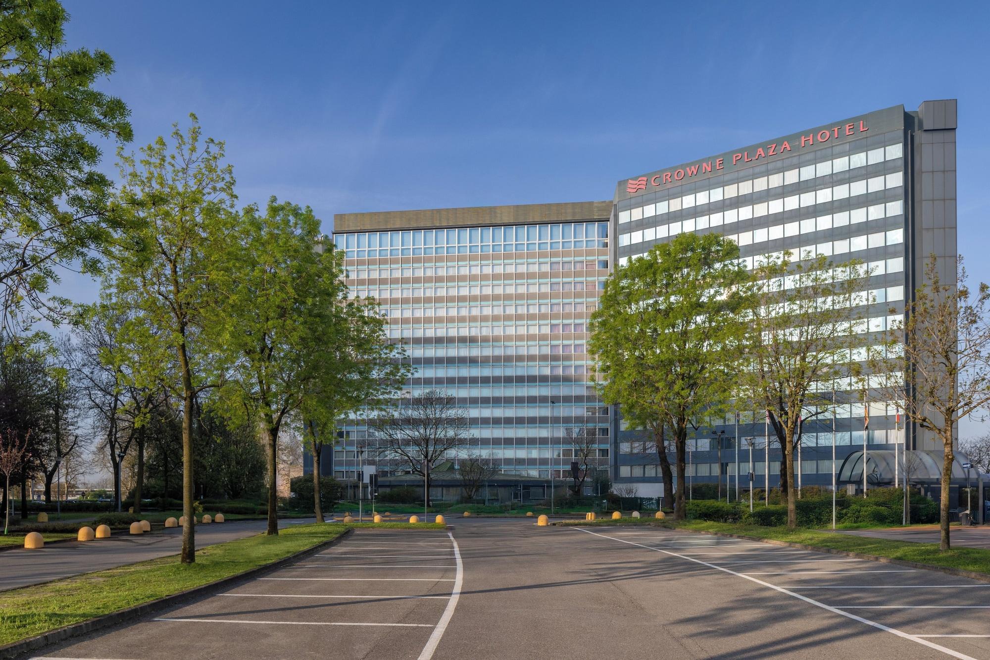Vista Exterior Crowne Plaza Milan - Linate by IHG