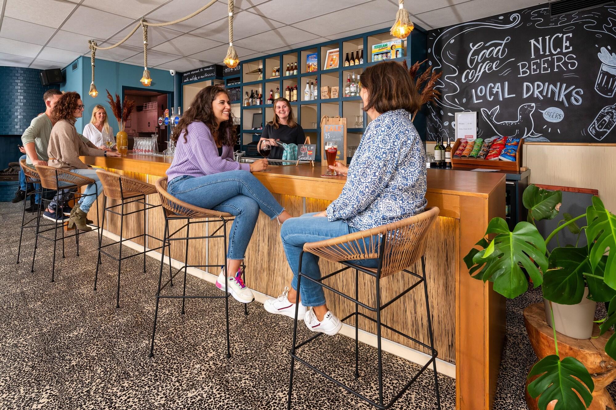 Bar/Salón Stayokay Texel- Hostel