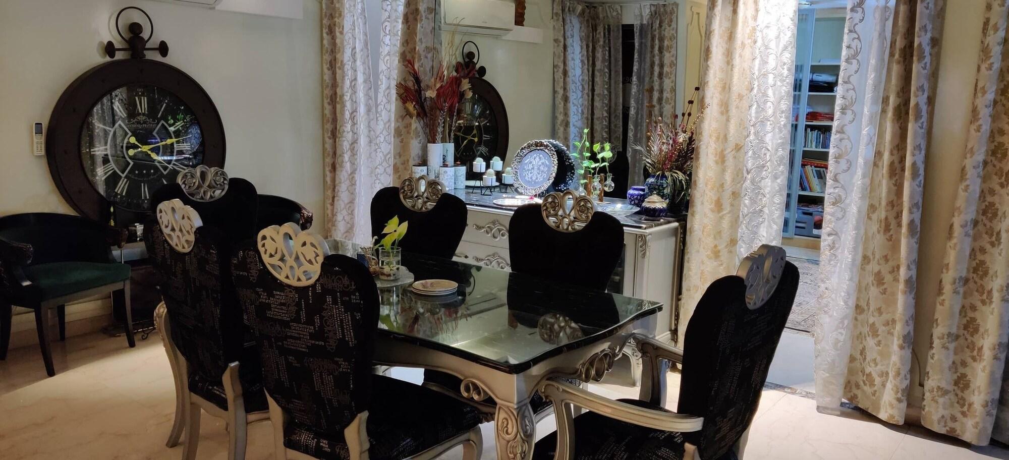 Restaurant Room in Condo - 'mount View Double-bed' By Aparna Bienvenue !