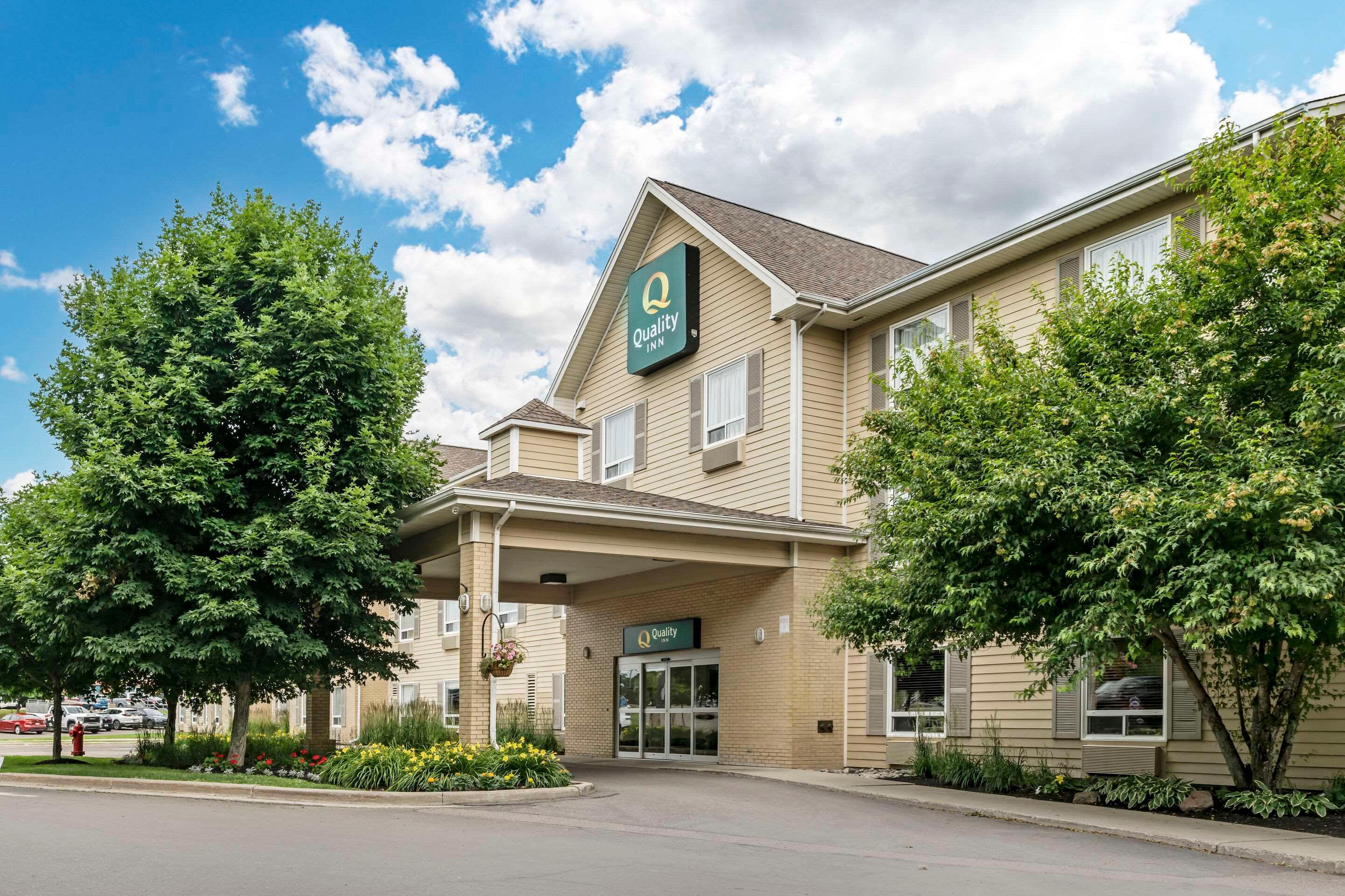 Vista Exterior Quality Inn Airport
