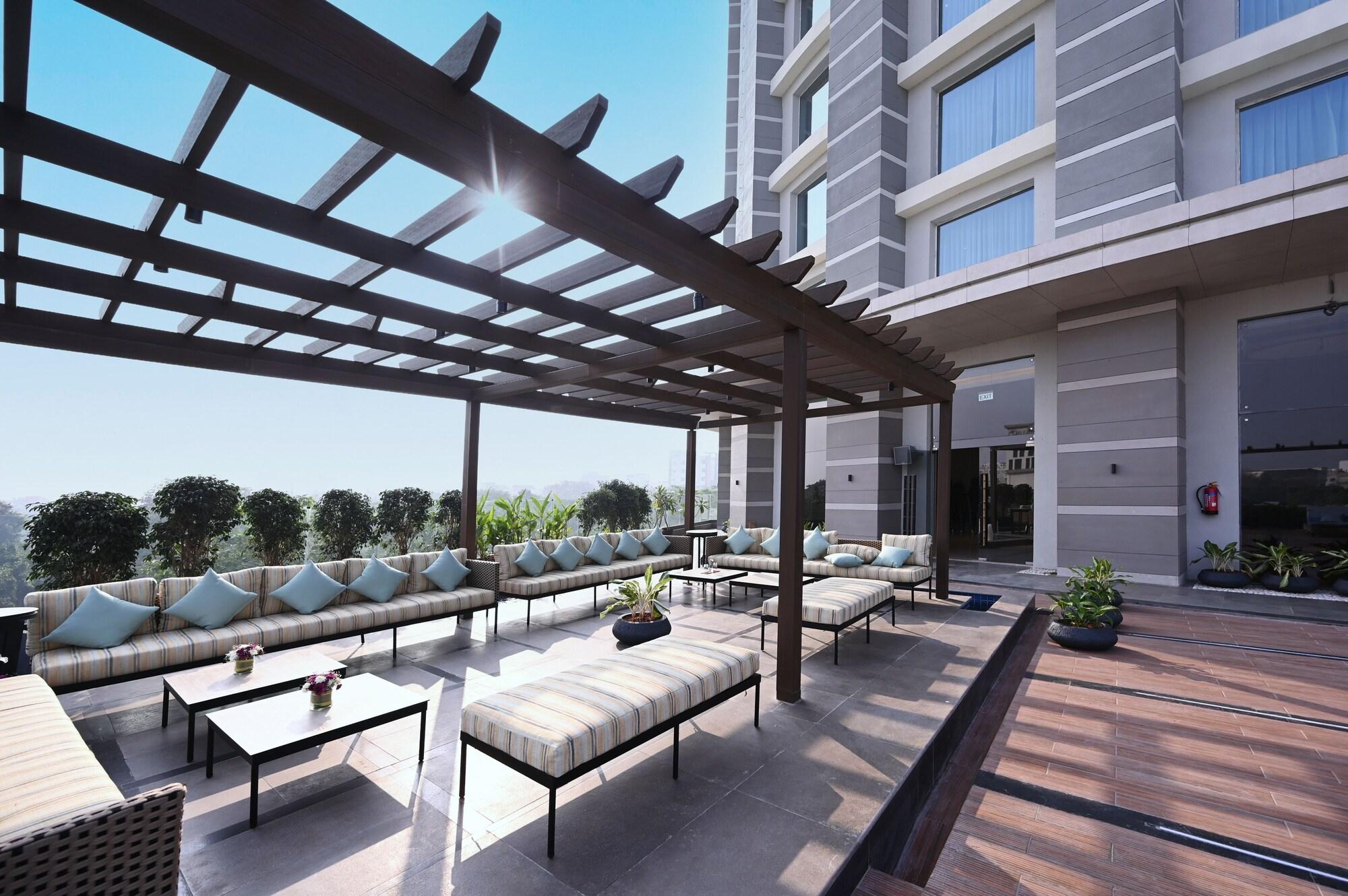 Vista Piscina LYFE Hotels Bhubaneswar