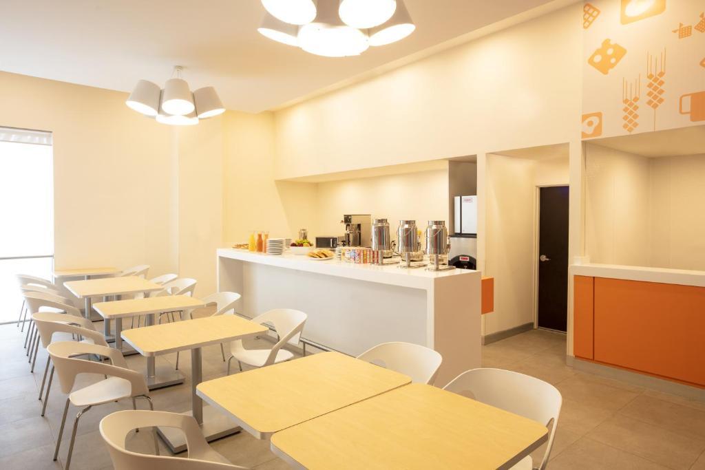 Restaurant FIESTA INN EXPRESS MONTERREY CENTRO