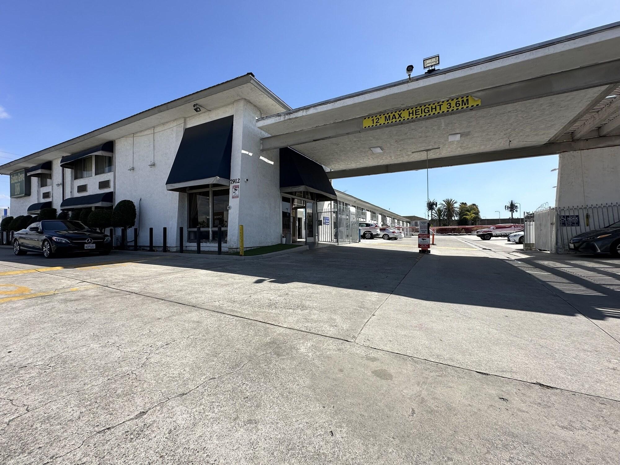 Vista Exterior Garden Grove Inn