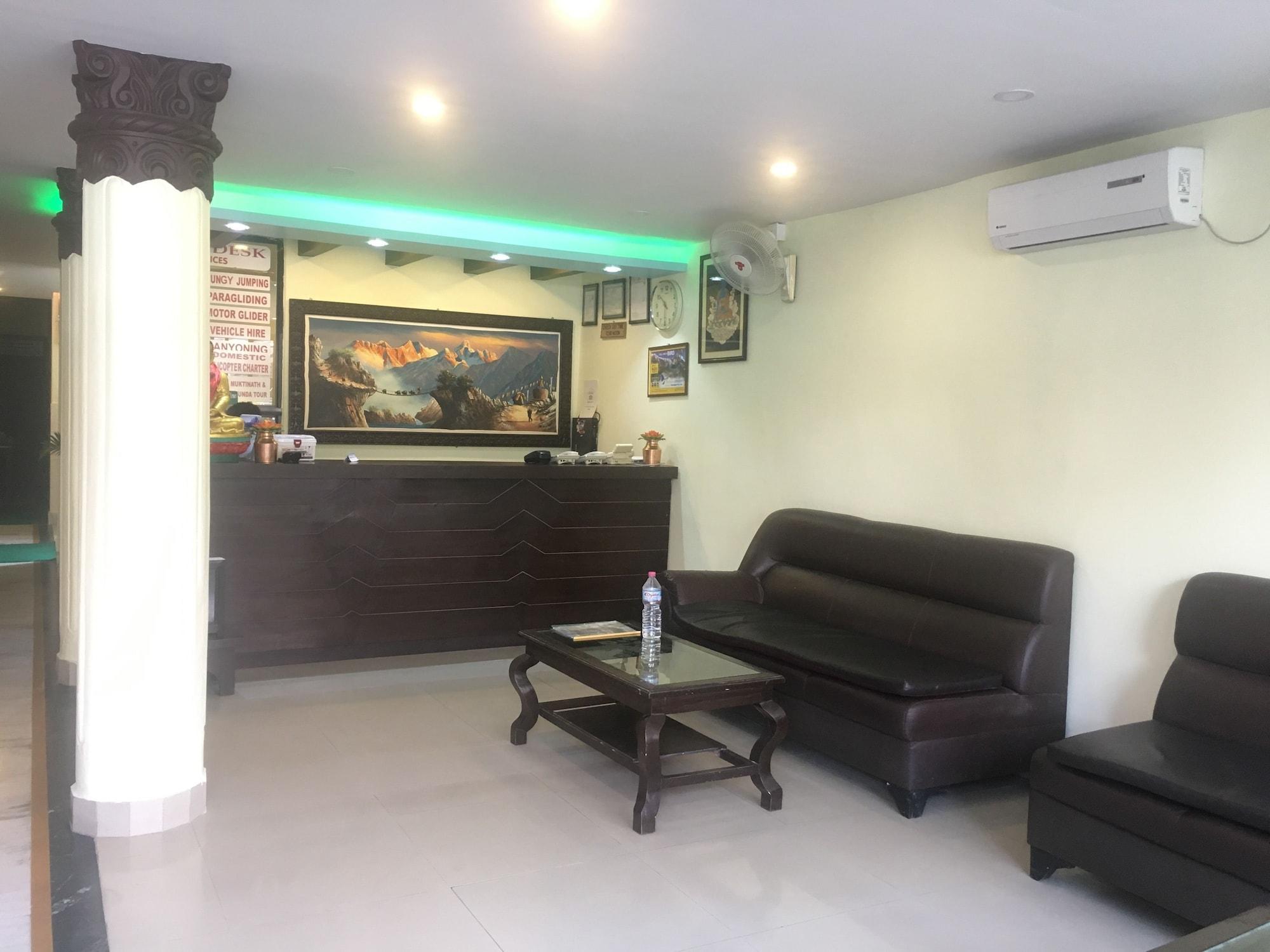 Vista Lobby Hotel Fewa Holiday Inn