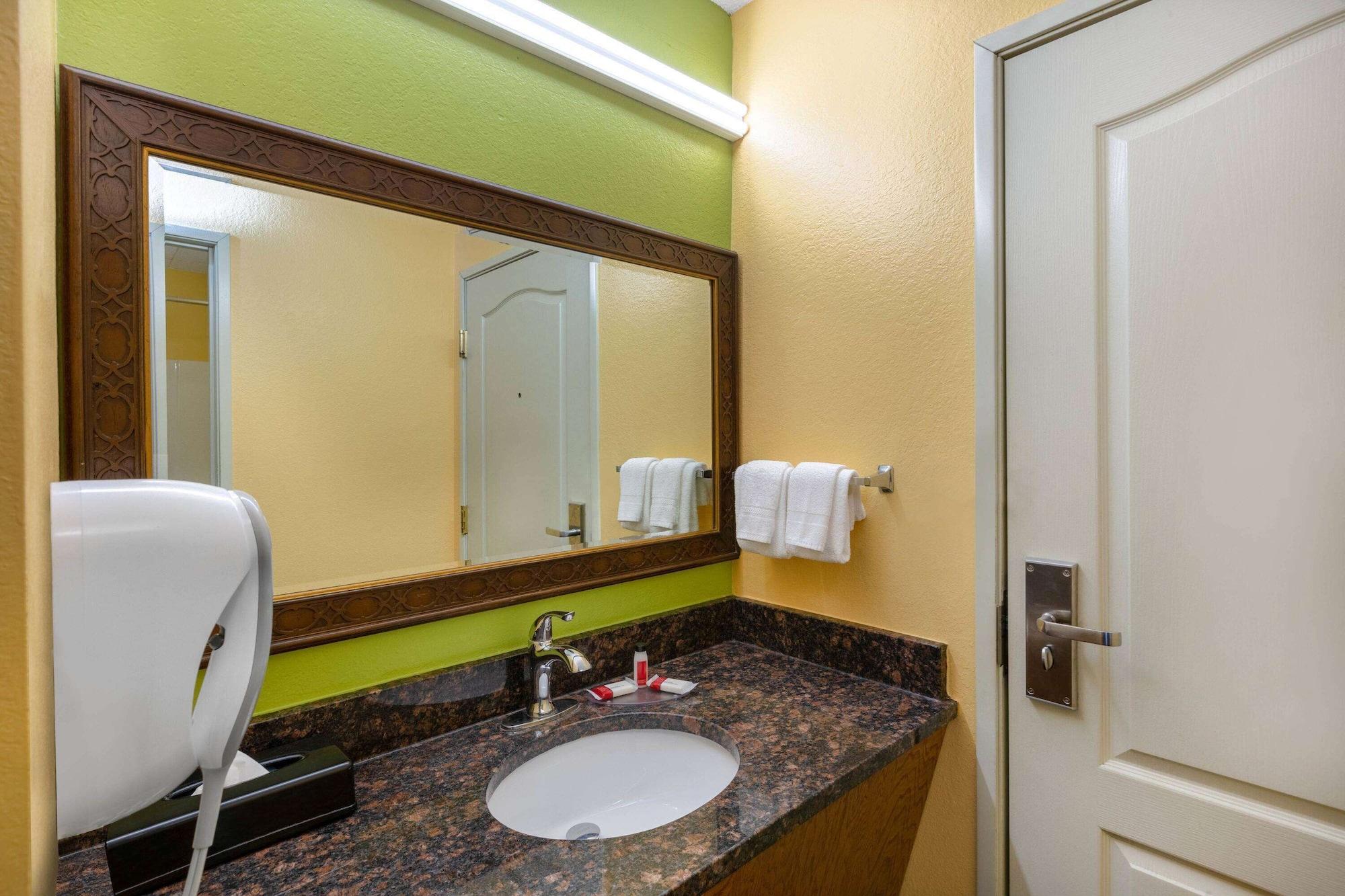 Equipamiento de Habitación Super 8 by Wyndham Lake of the Ozarks