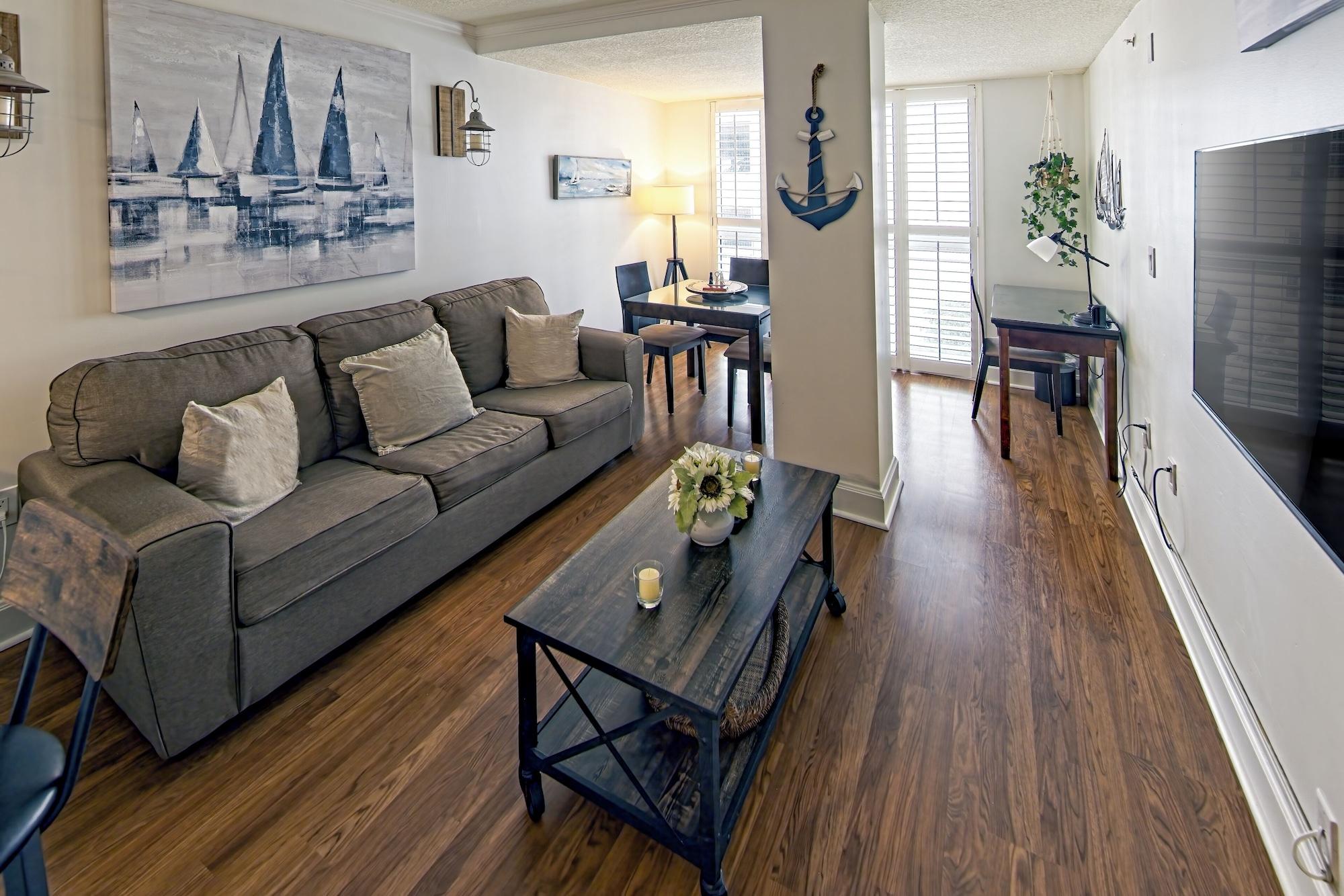 Varios 1 Bedroom Steps to Marina and CocoWalk