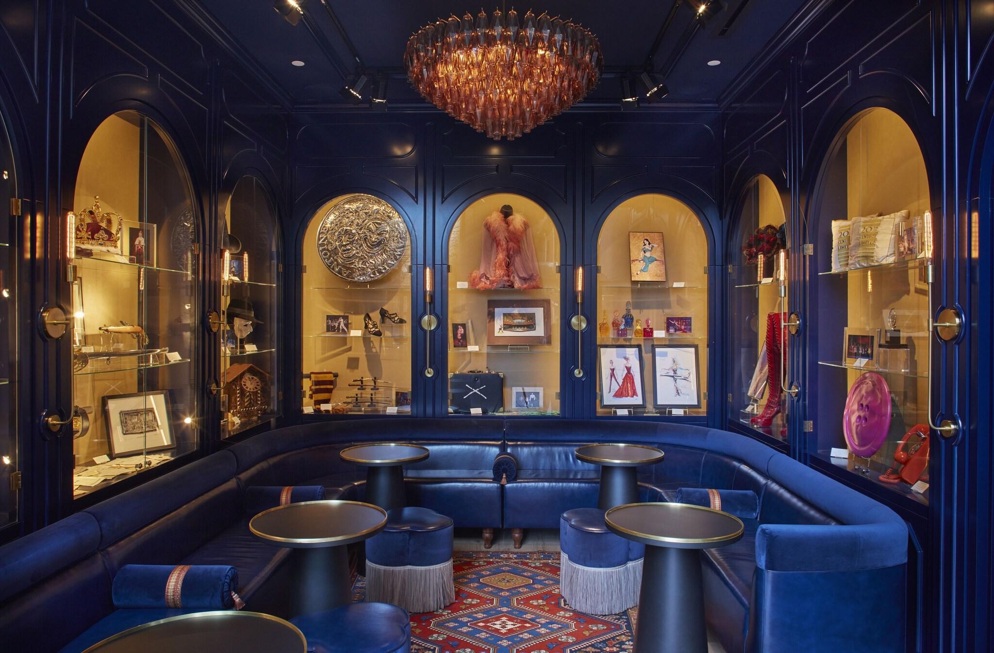 Bar/Salón CIVILIAN Hotel