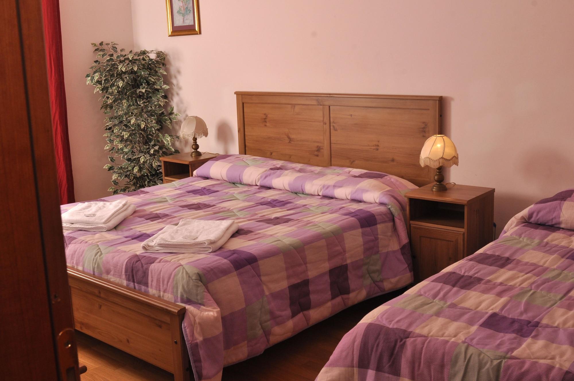 Varios Gialel Guesthouse