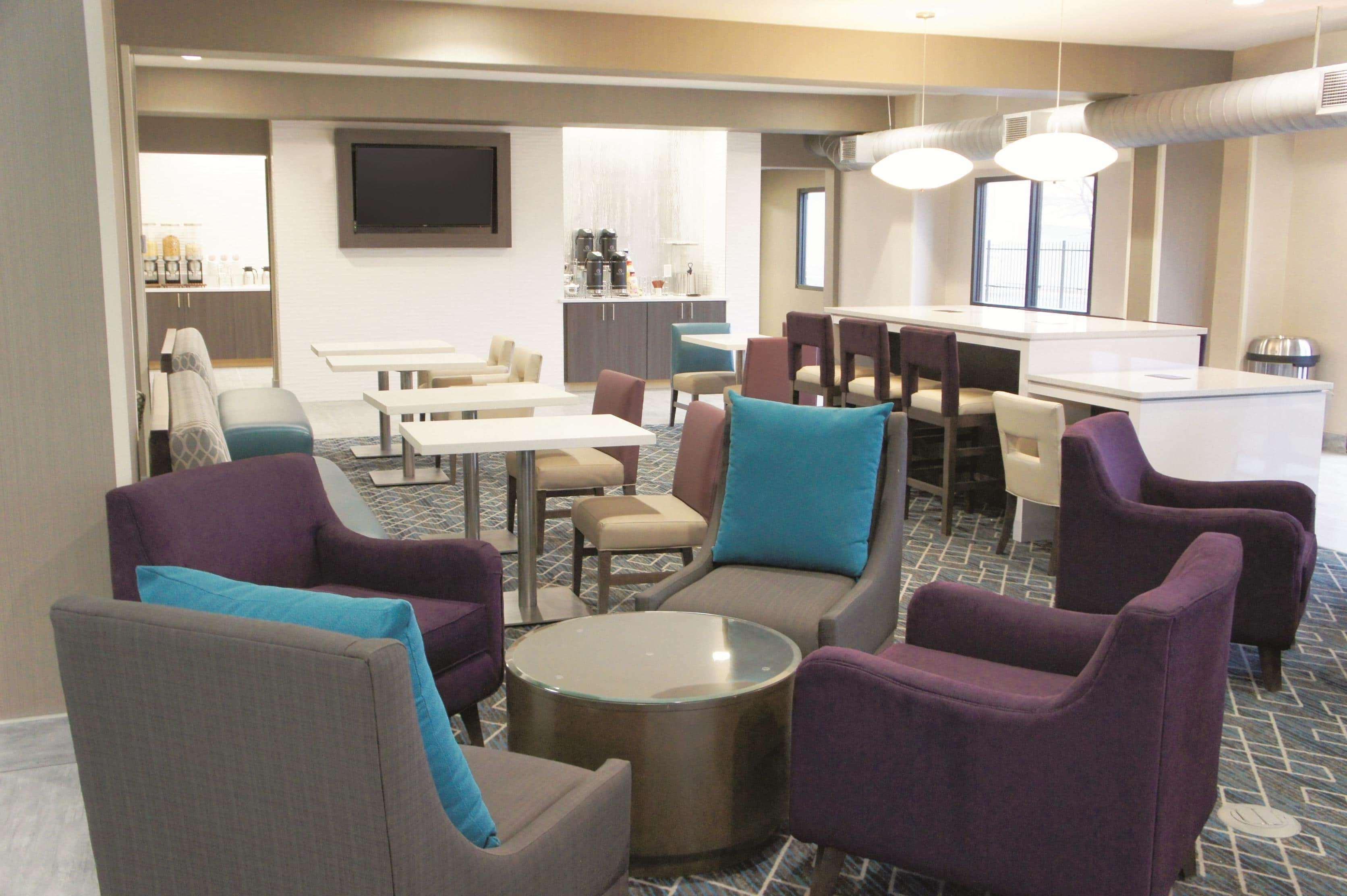 Vista Lobby La Quinta Inn & Suites by Wyndham Wichita Airport