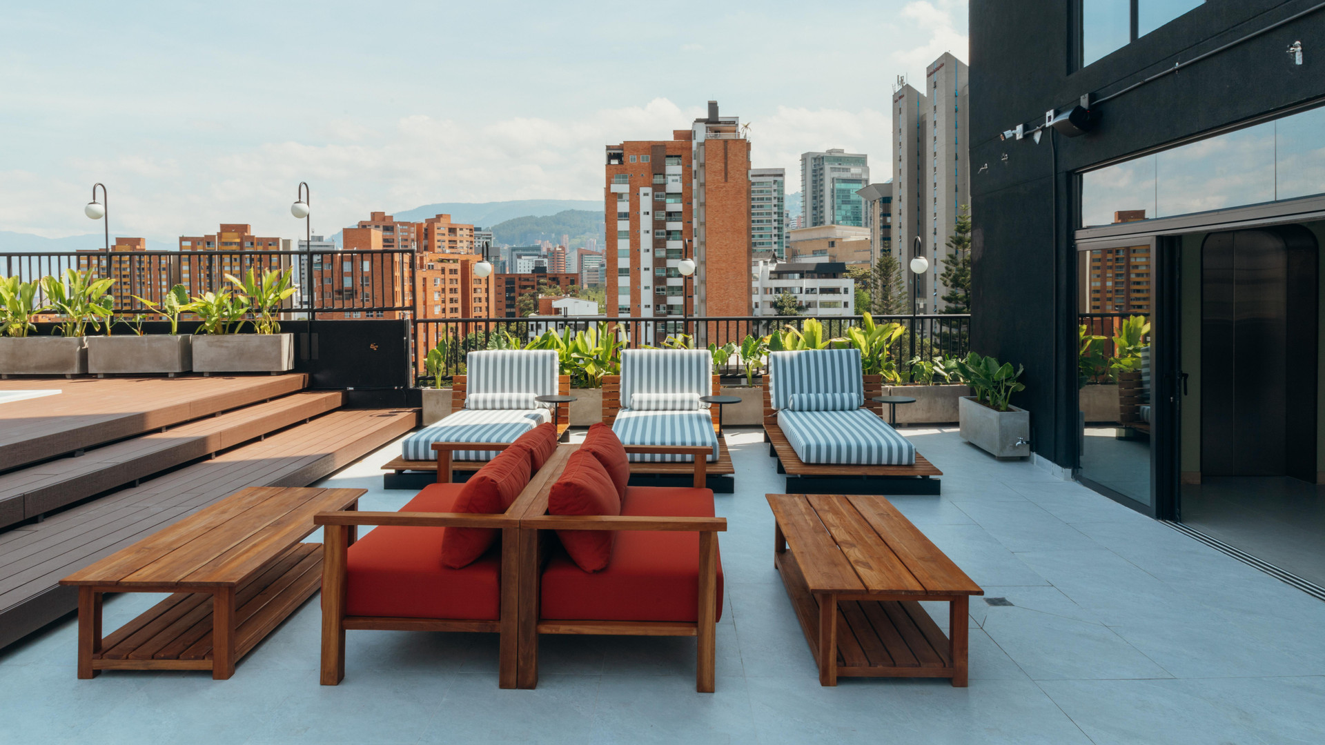 Vista Piscina Faranda Collection Medellin, a Member of Radisson Individuals