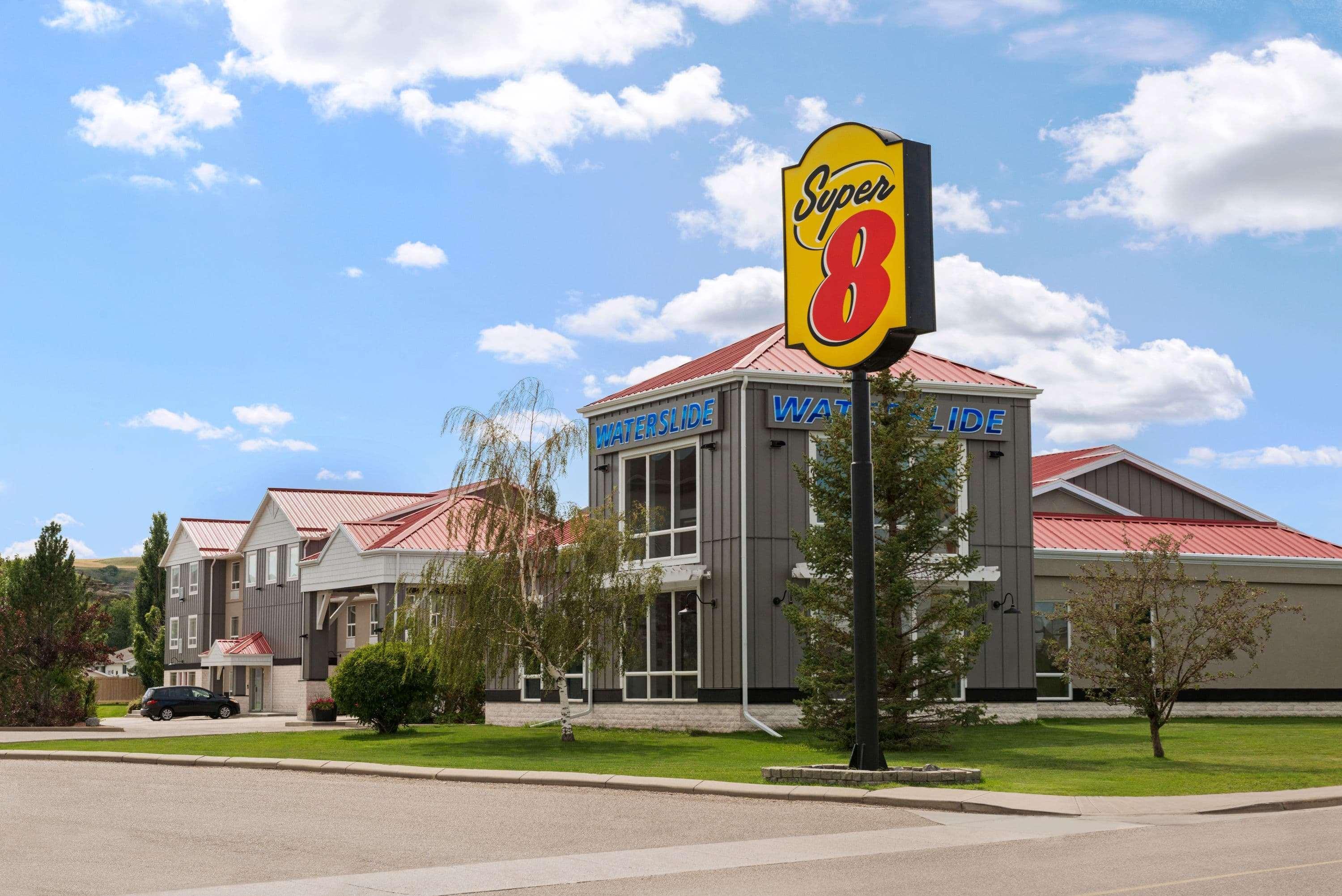 Vista Exterior SureStay Plus Hotel by Best Western Drumheller