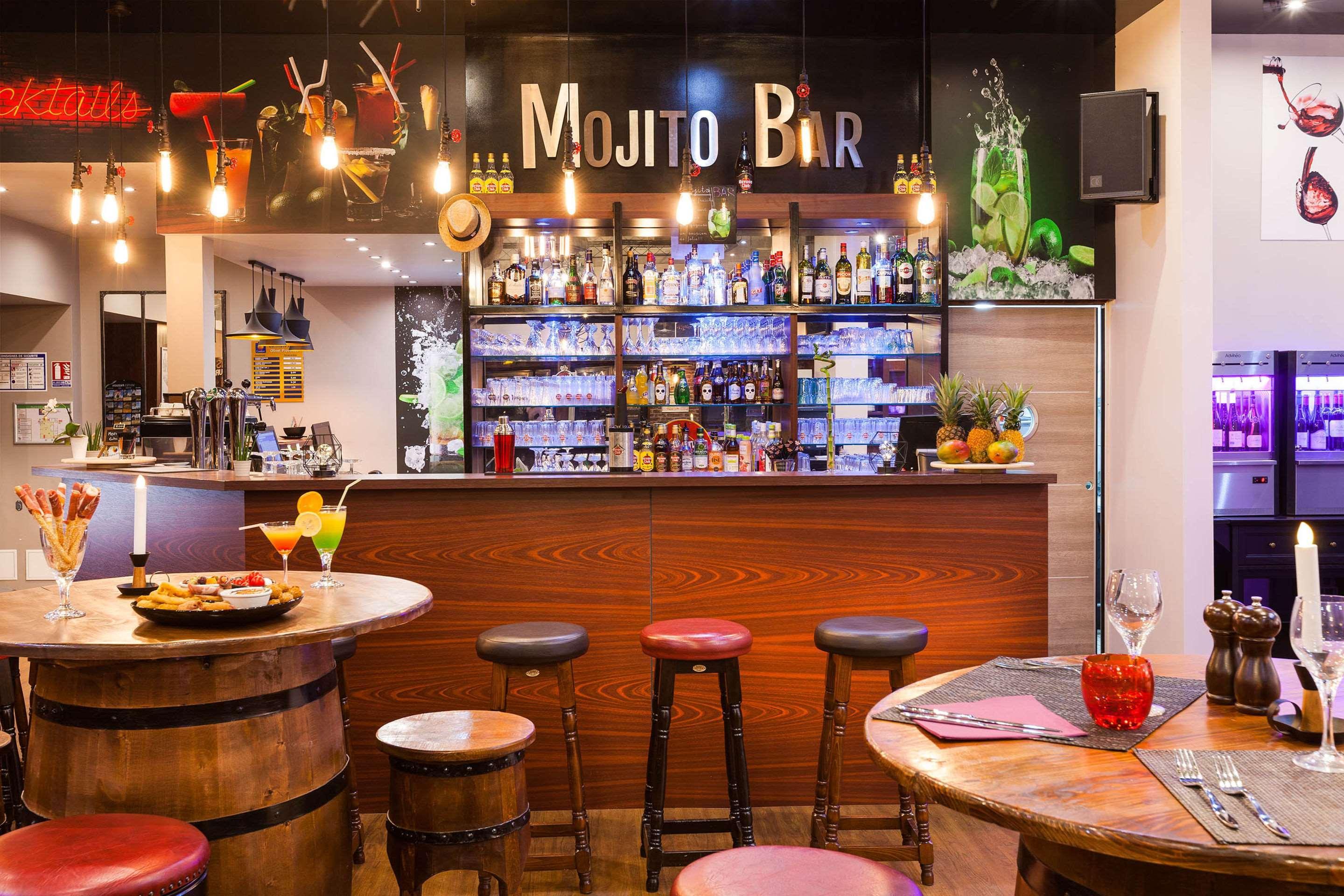 Bar/Salón Comfort Hotel Orleans Olivet Provinces