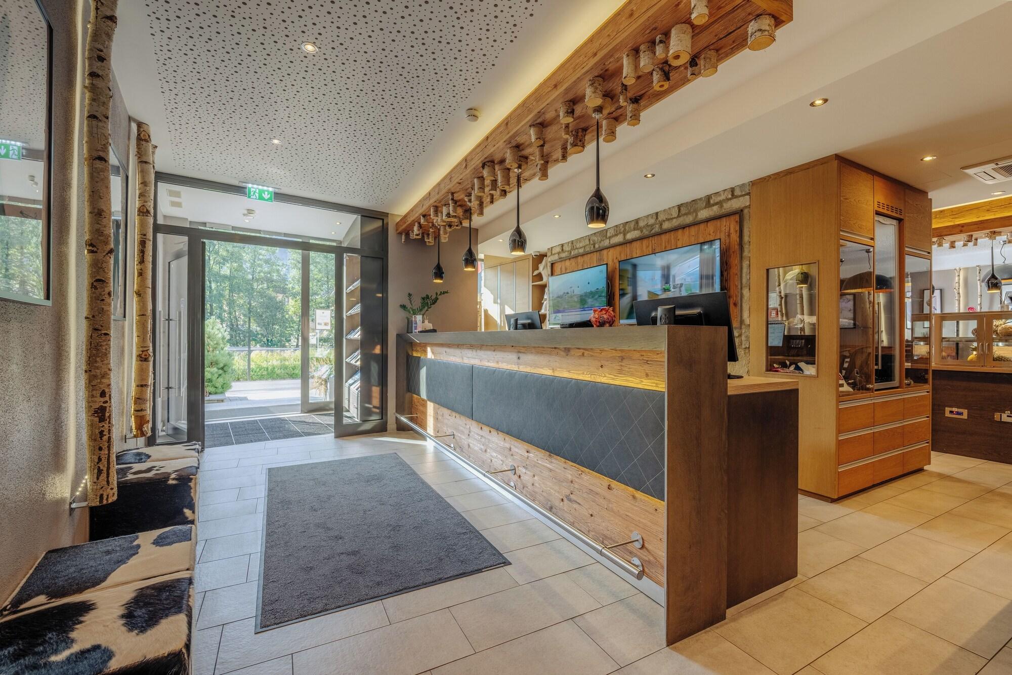 Vista Lobby 24 by AvenidA - Mountain Hotel