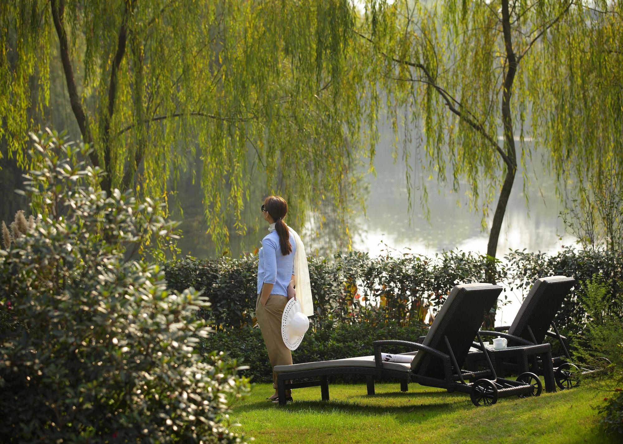 Vista Exterior Four Seasons Hotel Hangzhou at West Lake