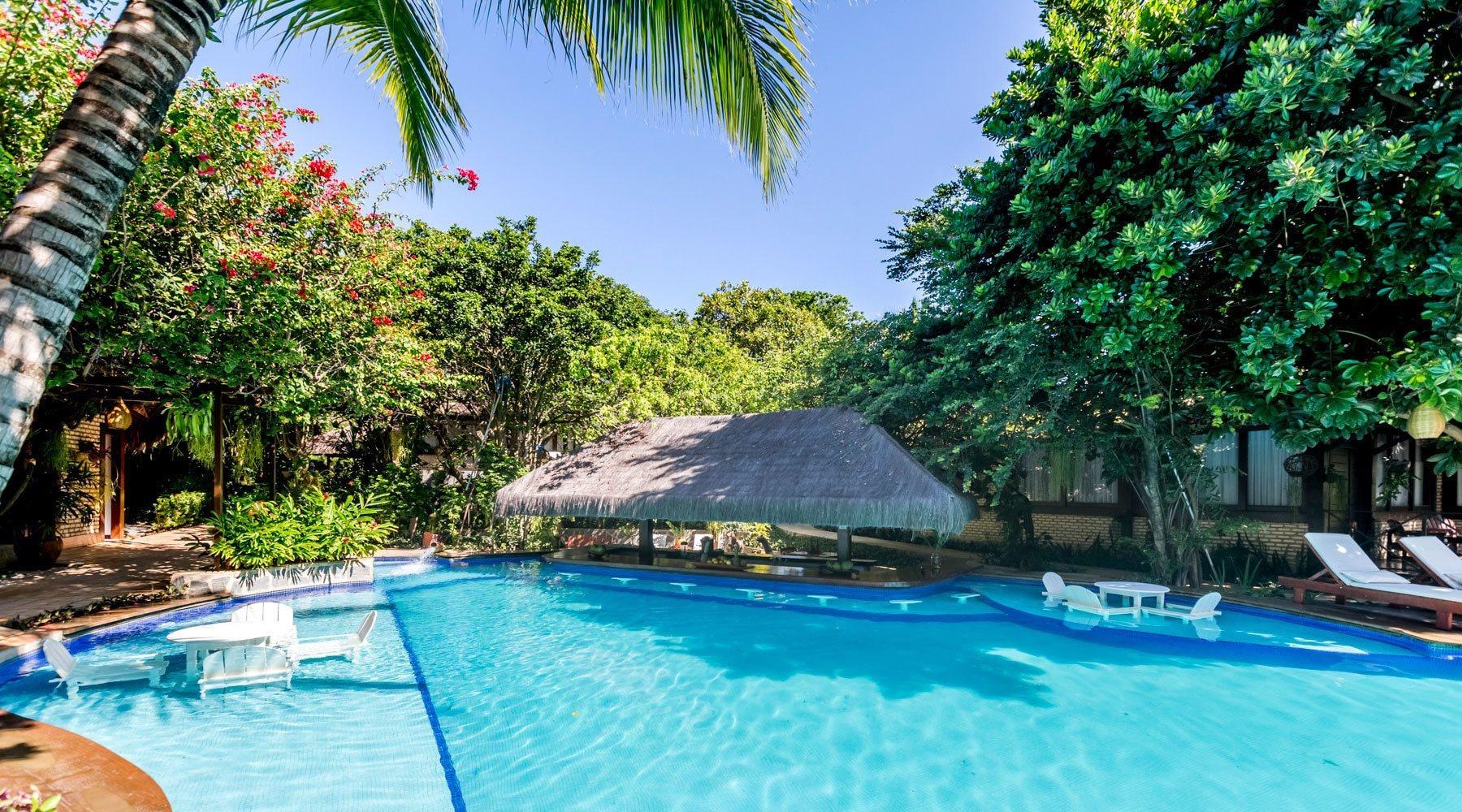 Vista Piscina Resort Sombra e Água Fresca