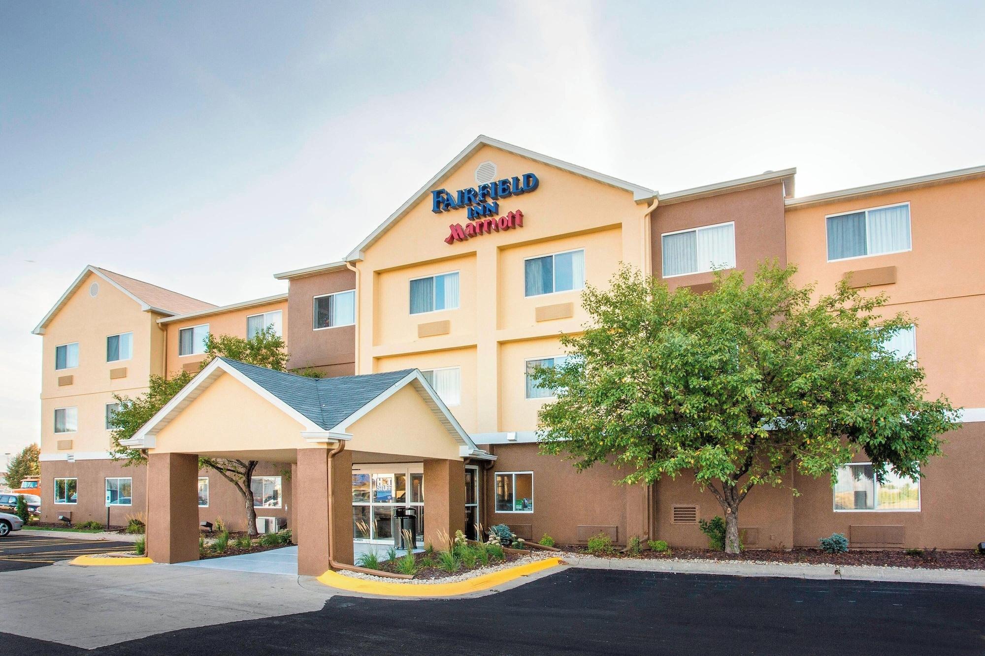 Vista Exterior Fairfield Inn & Suites Peru