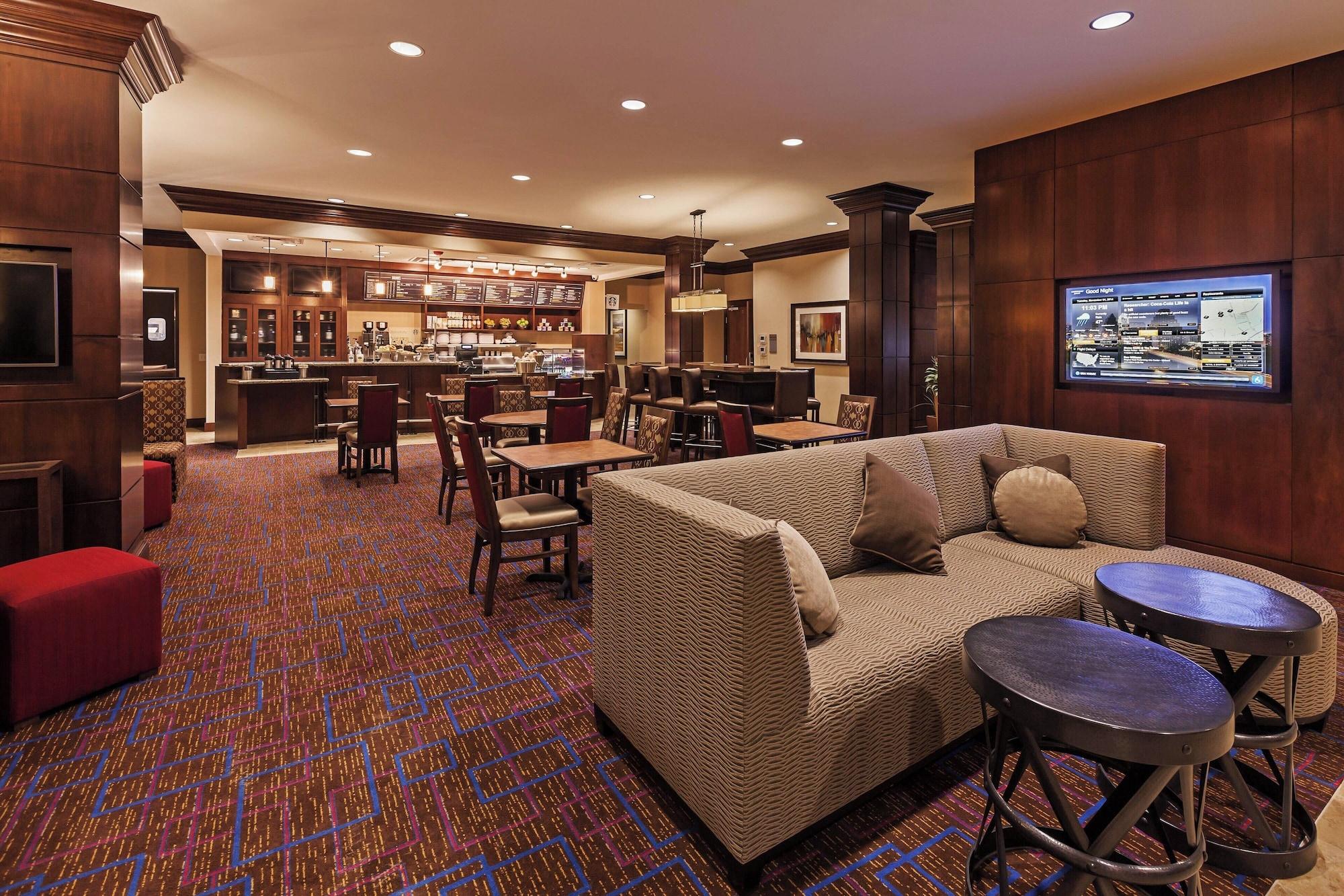 Vista Lobby Courtyard Odessa