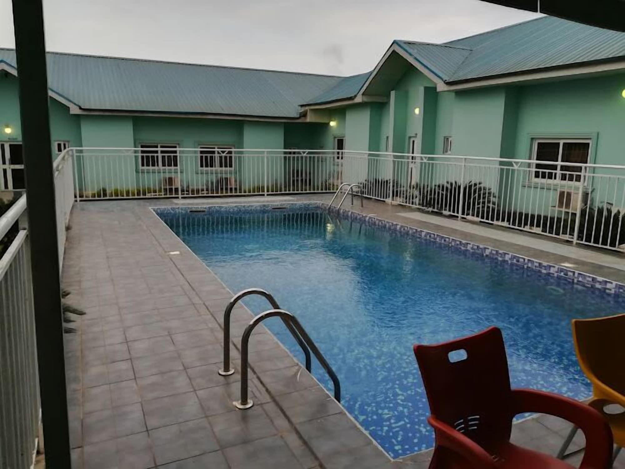 Vista Piscina Grovehill Hotel Plus Ilesa