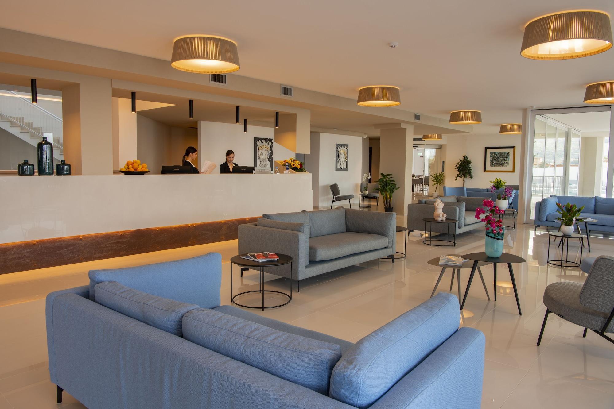 Vista Lobby Resort La Battigia