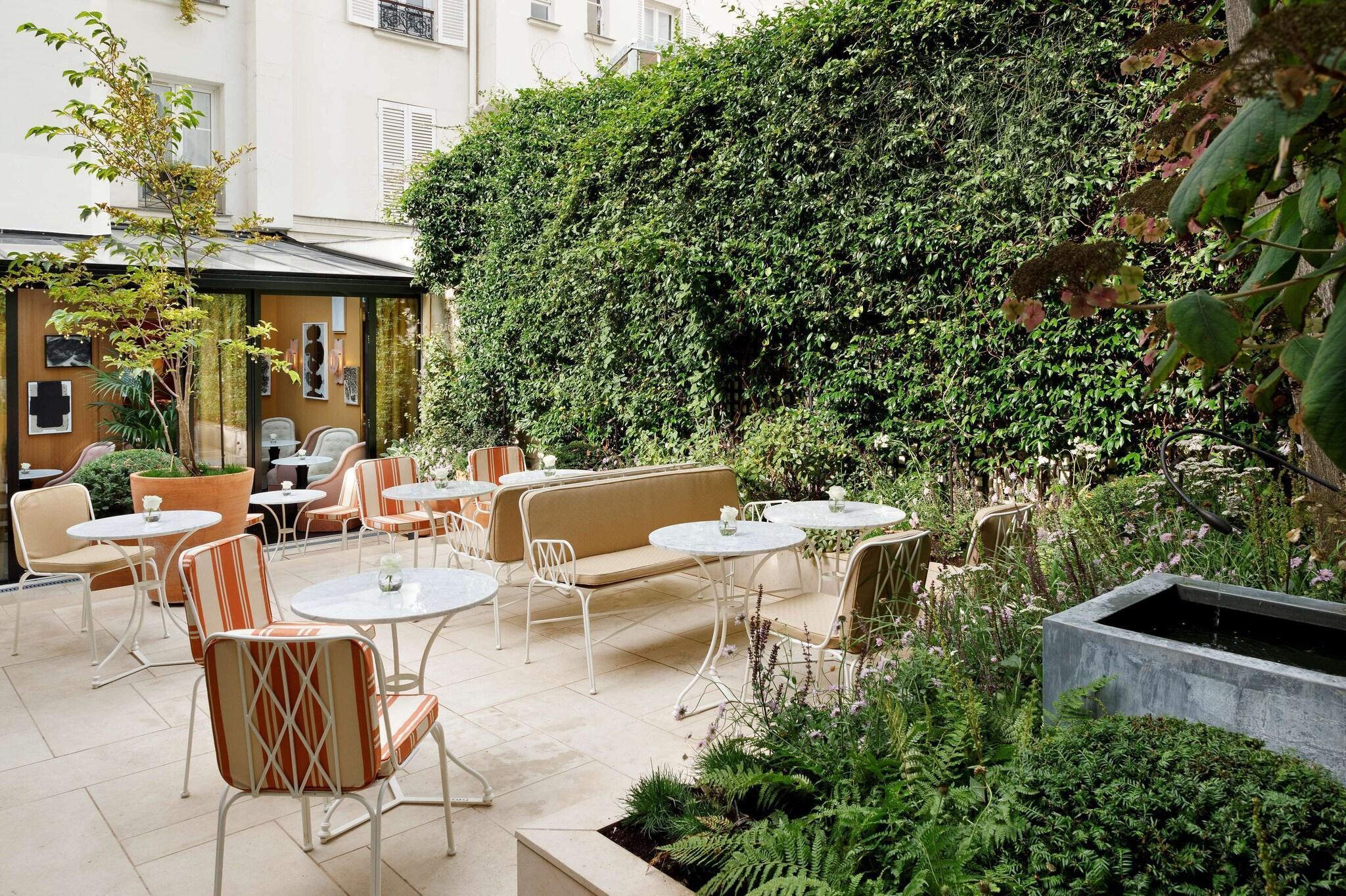 Varios Le Belgrand Hotel Paris Champs Elysees, Tapestry by Hilton