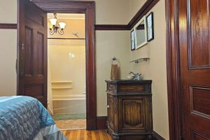 Alquiler Vacacional - Beautiful, Cozy Victorian B & B in historic Bangor with WiFi and AC