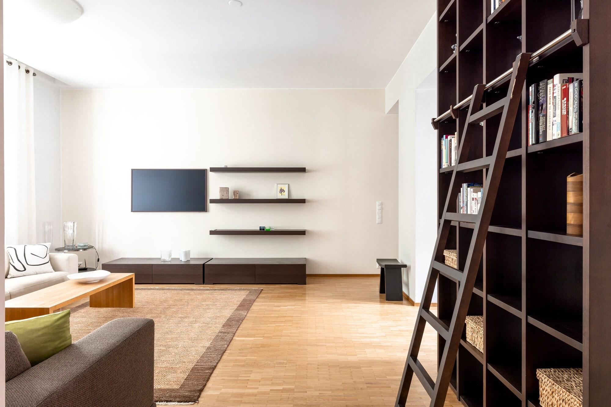 Varios 2ndhomes Deluxe 2BR Apt w Sauna&Balcony