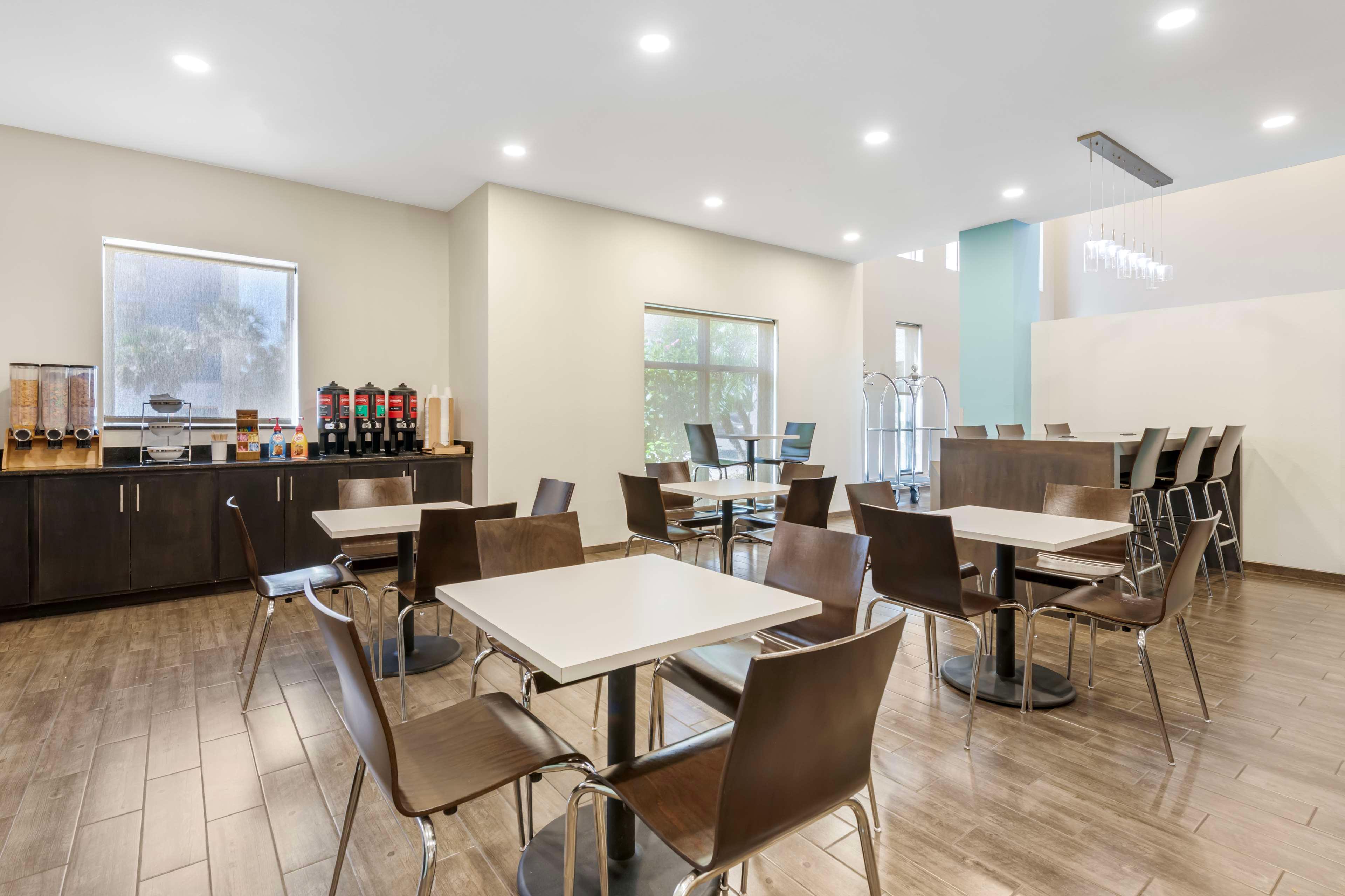 Restaurant Magnolia Pointe, BW Signature Collection