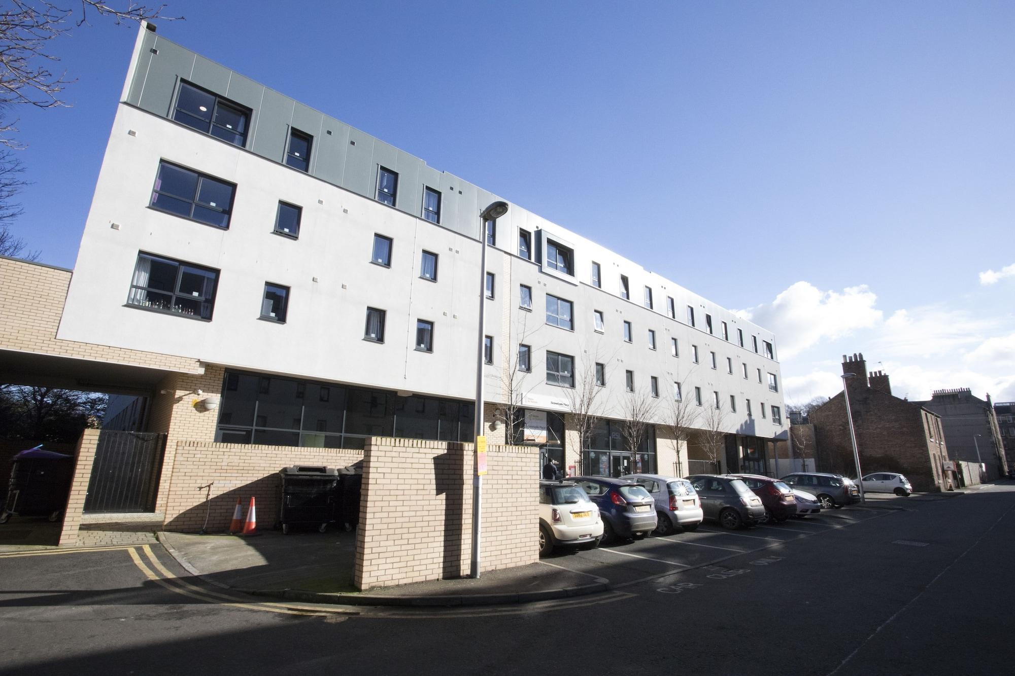 Vista Exterior Beaverbank Place - Campus Accommodation