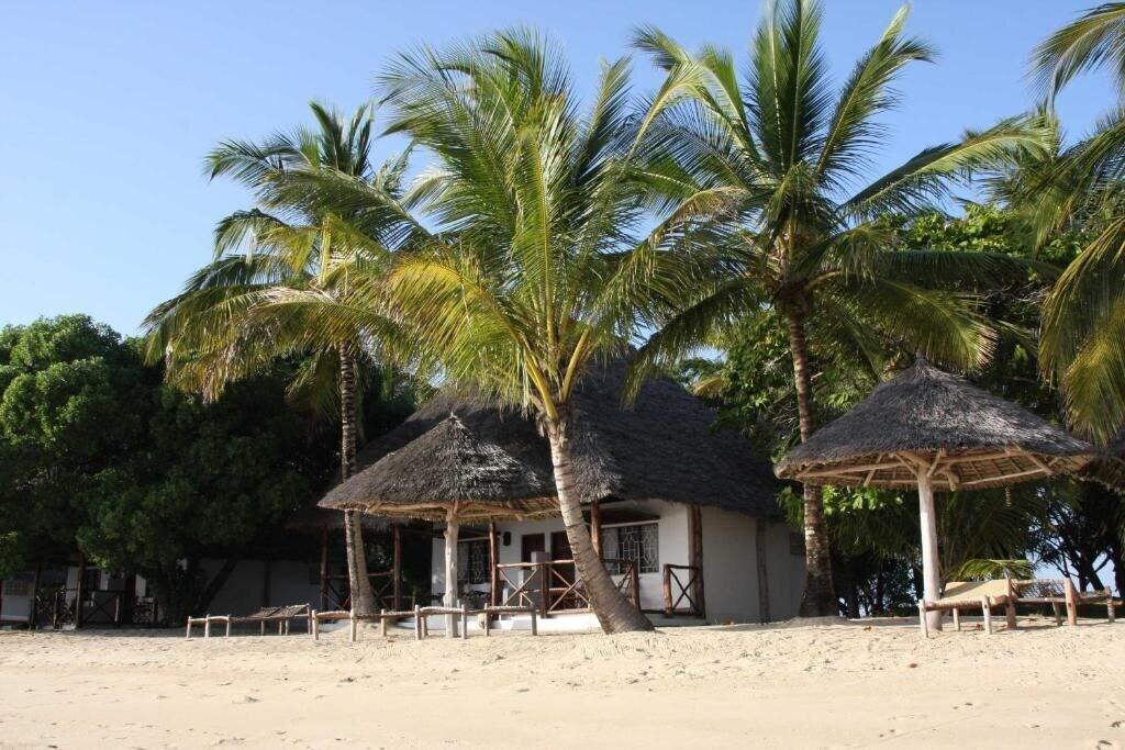 Playa Chapwani Island