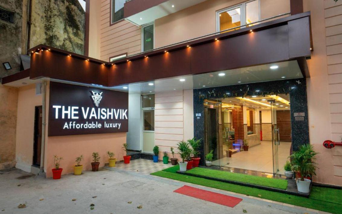 Vista Exterior Hotel The Vaishvik