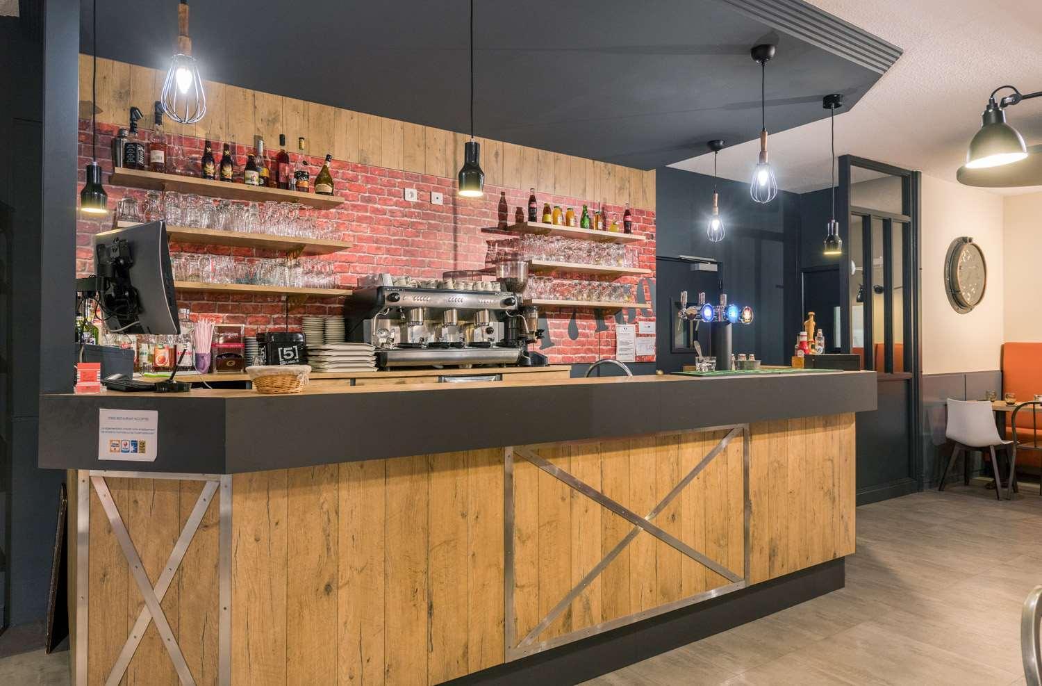 Bar/Salón Brit Hotel La Rochelle Périgny