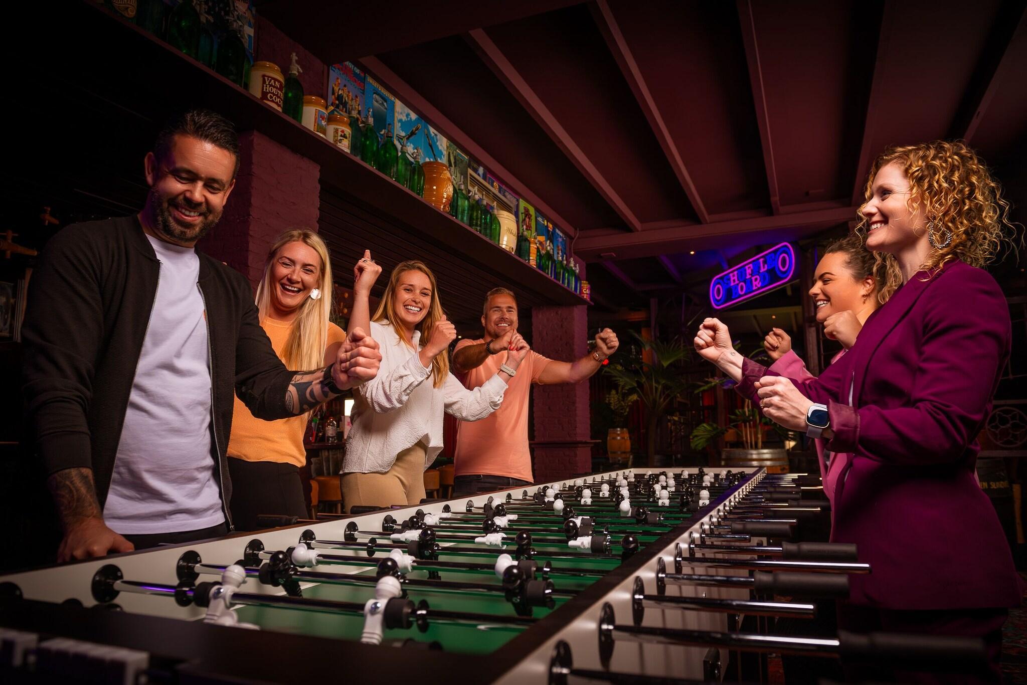 Bar/Salón Carlton Oasis