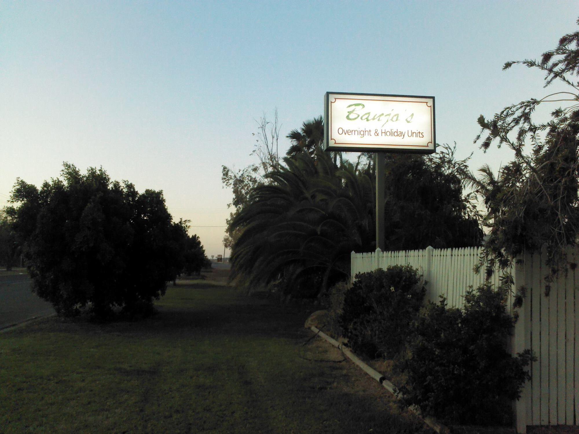 Vista Exterior Banjo's Overnight & Holiday Units